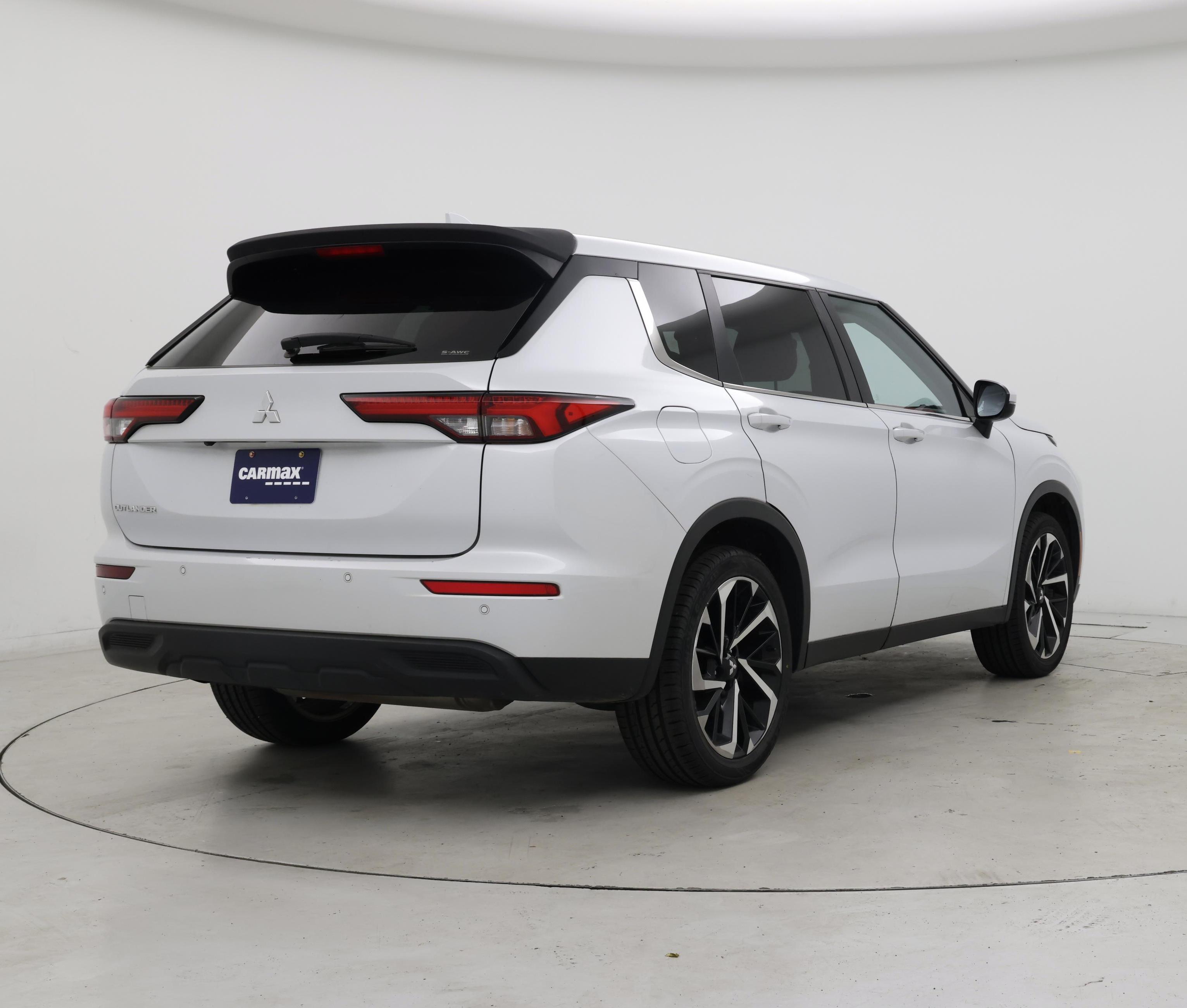 Thumbnail: 2022 Mitsubishi Outlander - 8