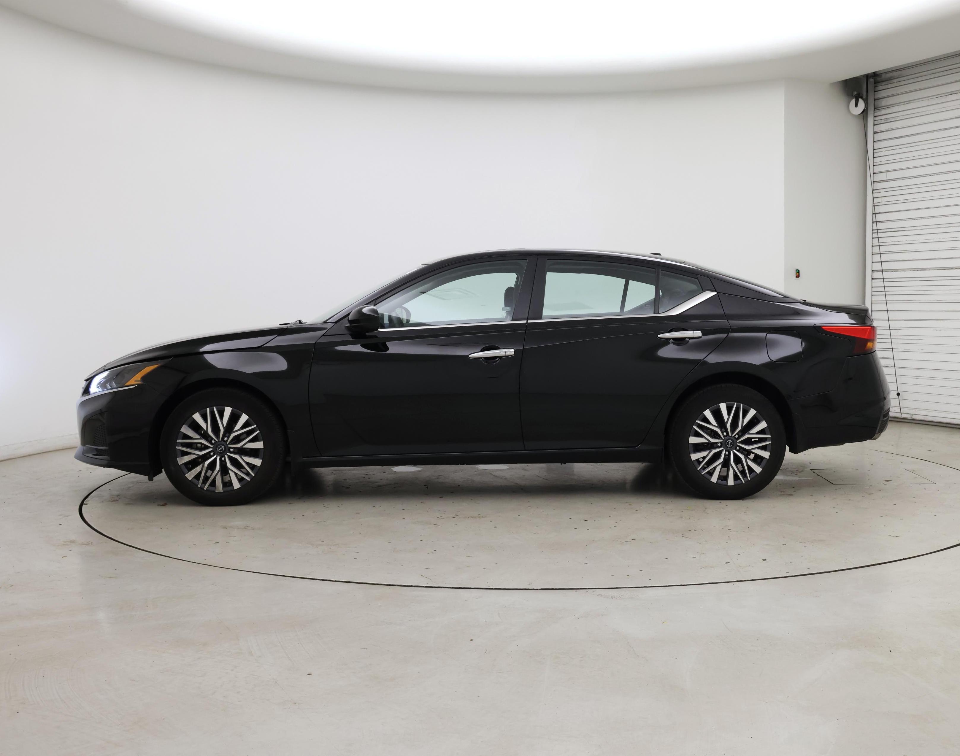 Thumbnail: 2023 Nissan Altima - 3