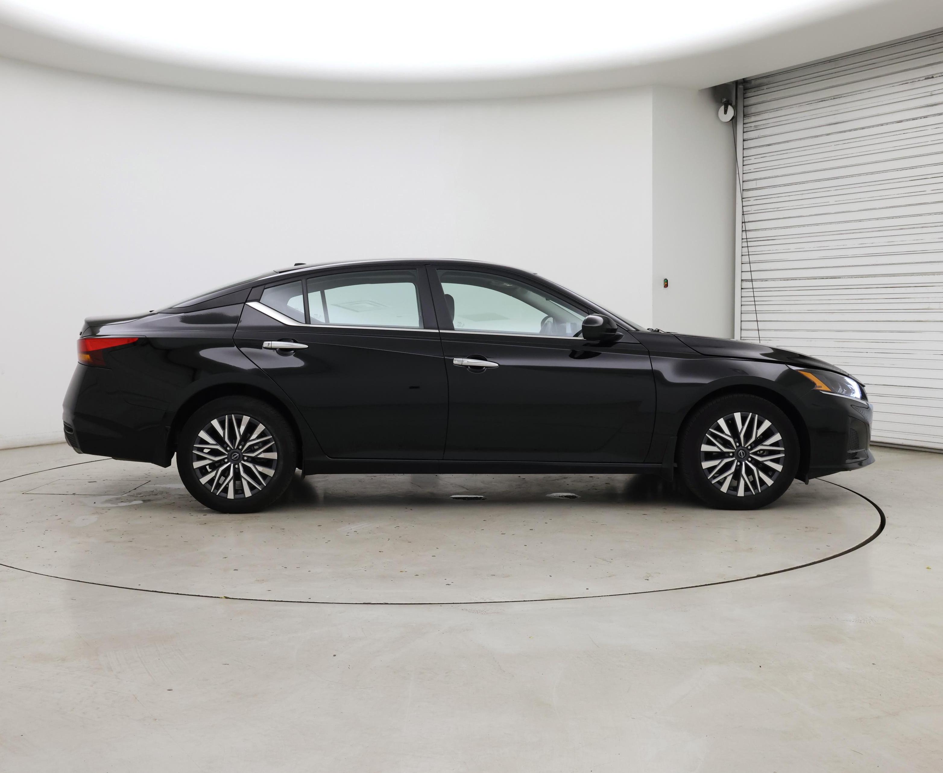 Thumbnail: 2023 Nissan Altima - 7