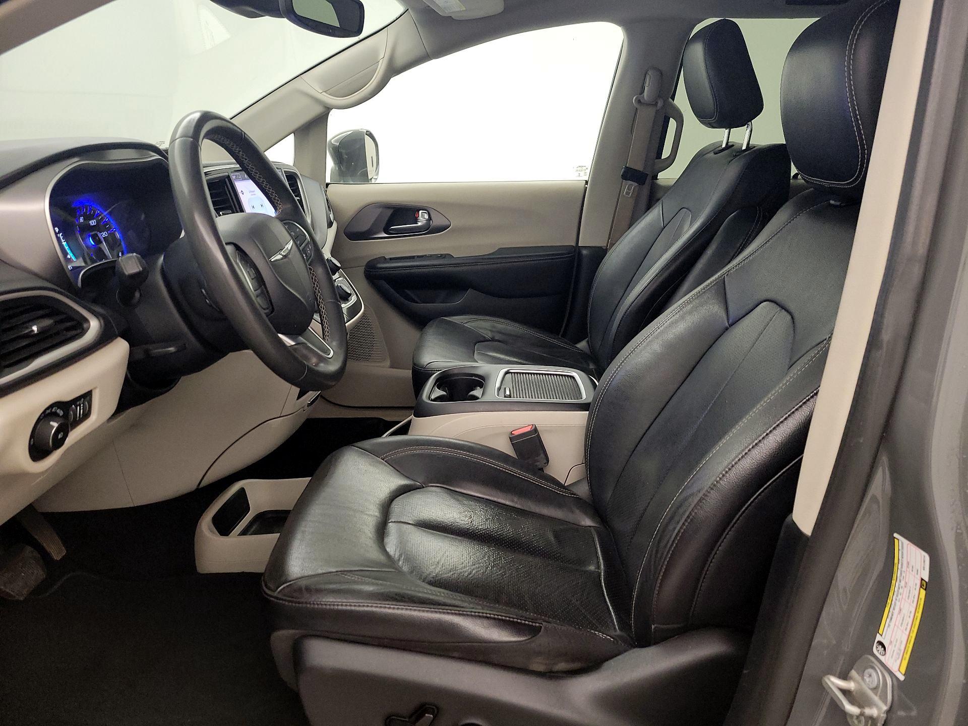 Thumbnail: 2022 Chrysler Pacifica - 9