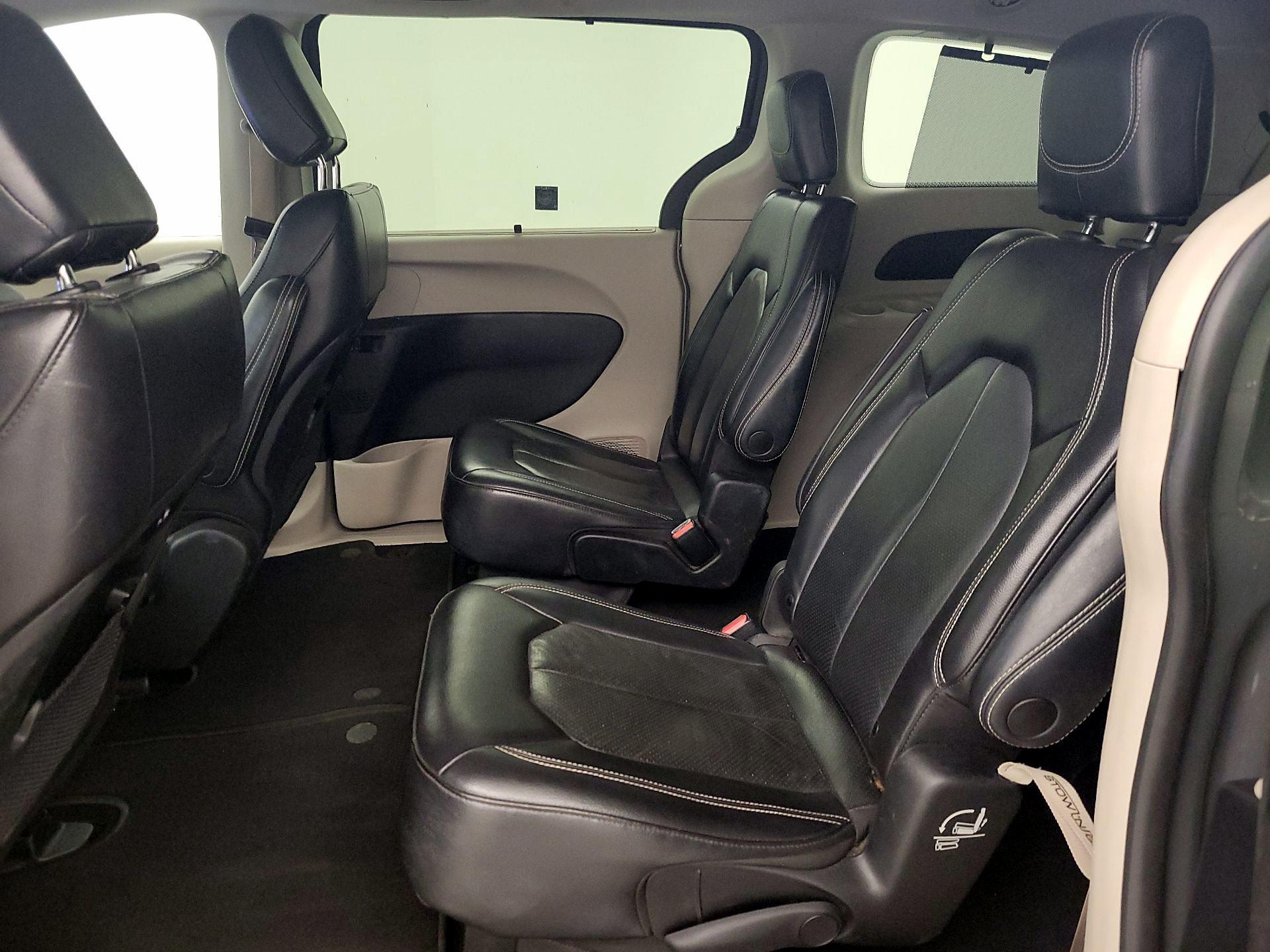 Thumbnail: 2022 Chrysler Pacifica - 17