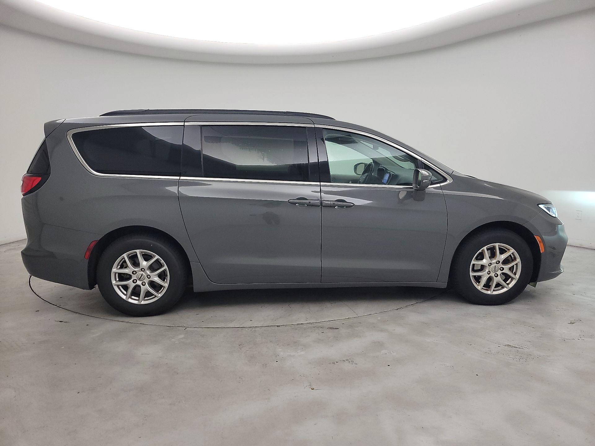 Thumbnail: 2022 Chrysler Pacifica - 4