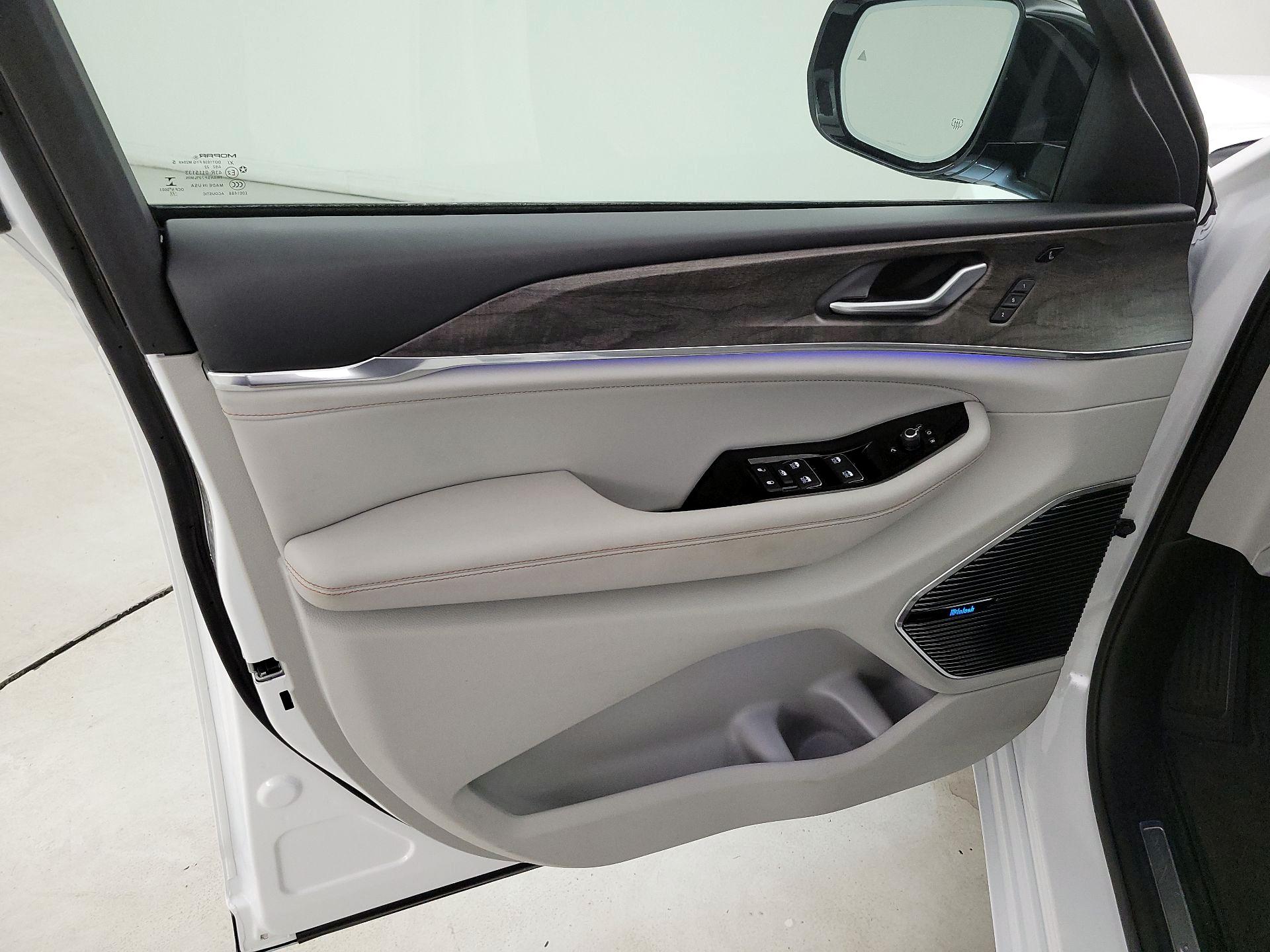 Thumbnail: 2023 Jeep Grand Cherokee - 12