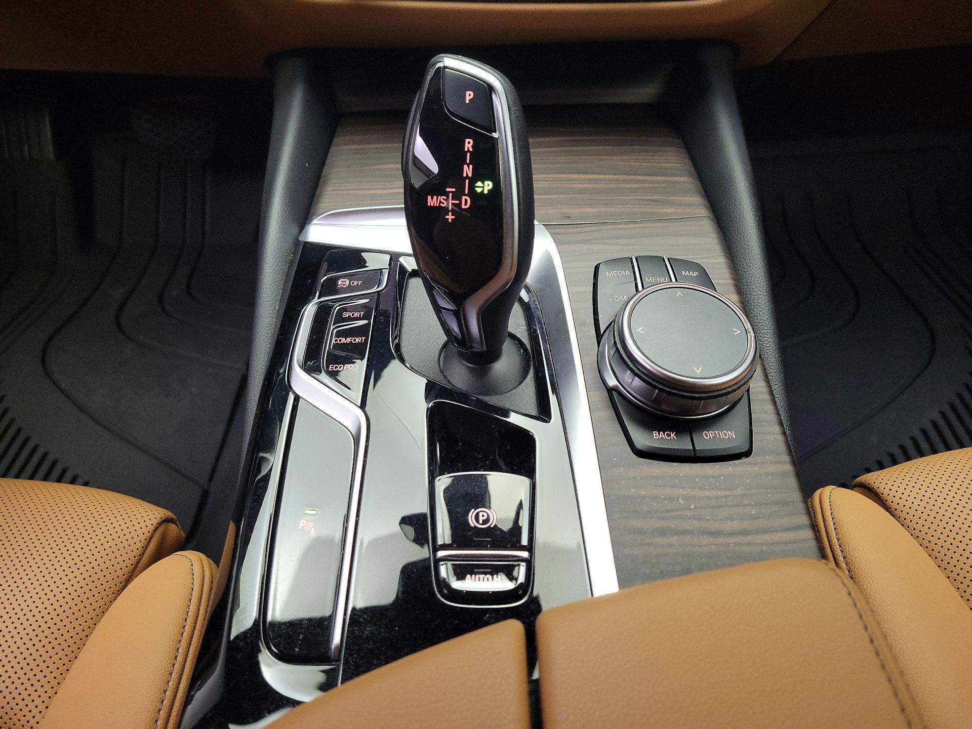 Thumbnail: 2023 BMW 5 Series - 18
