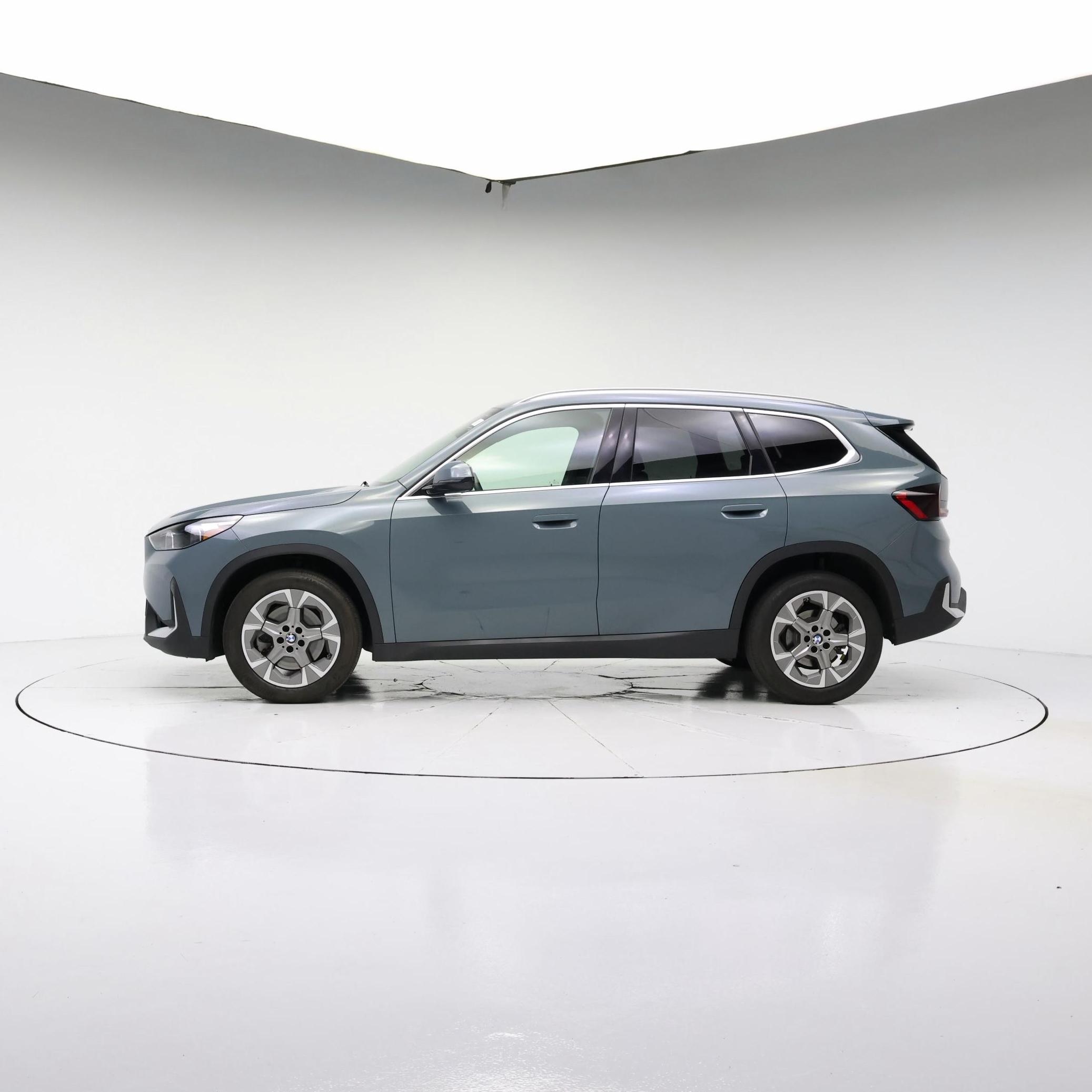 Thumbnail: 2023 BMW X1 - 3