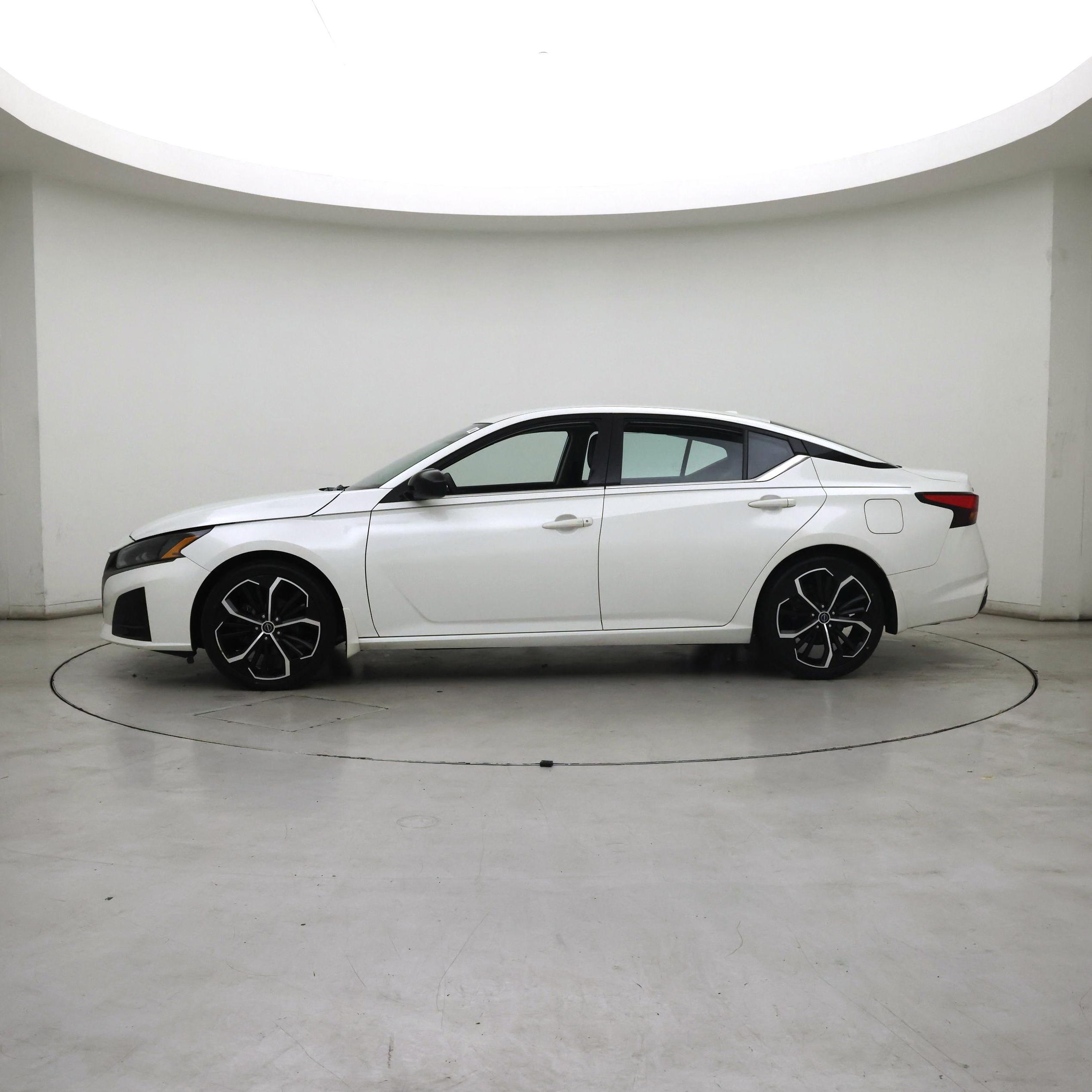 Thumbnail: 2023 Nissan Altima - 3