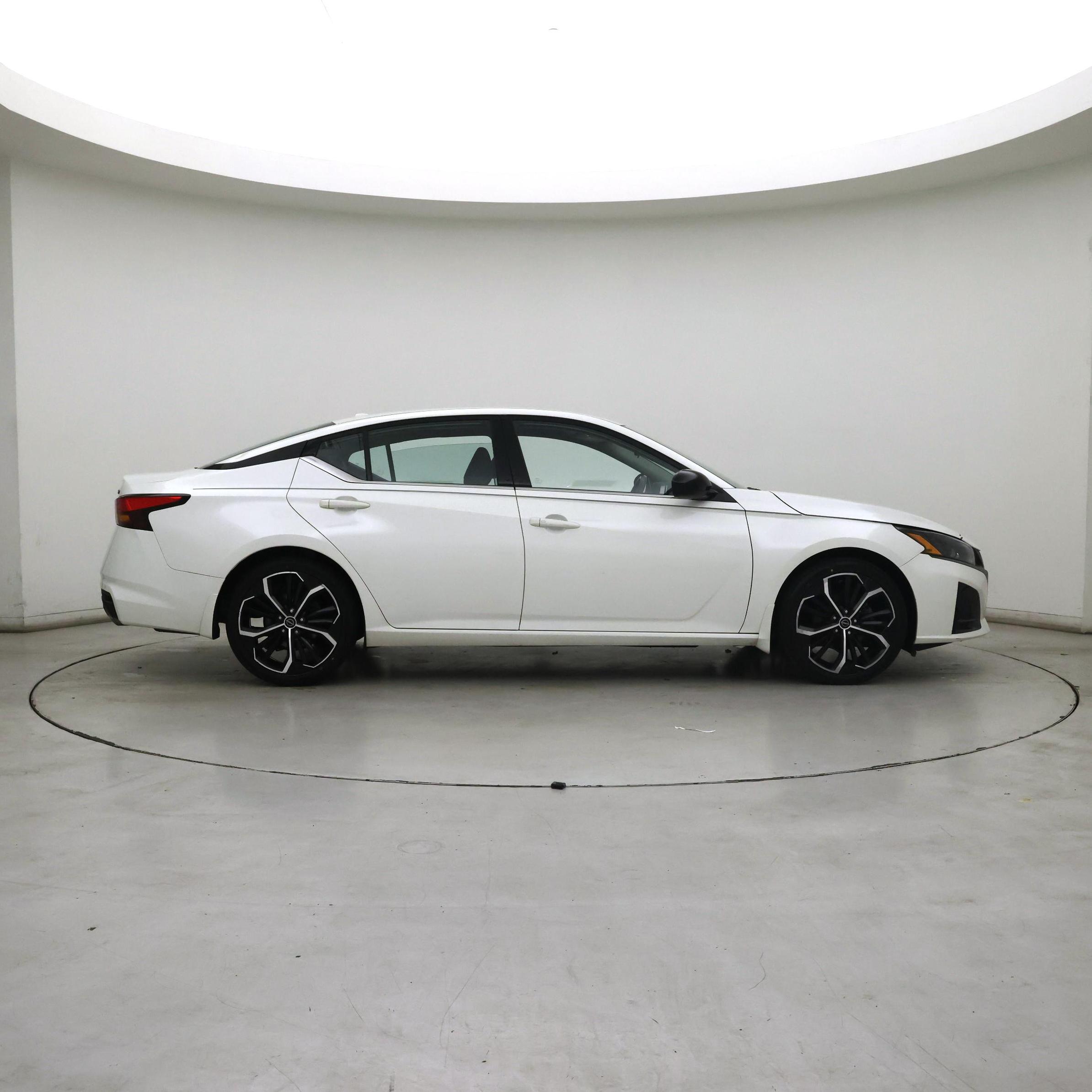 Thumbnail: 2023 Nissan Altima - 7