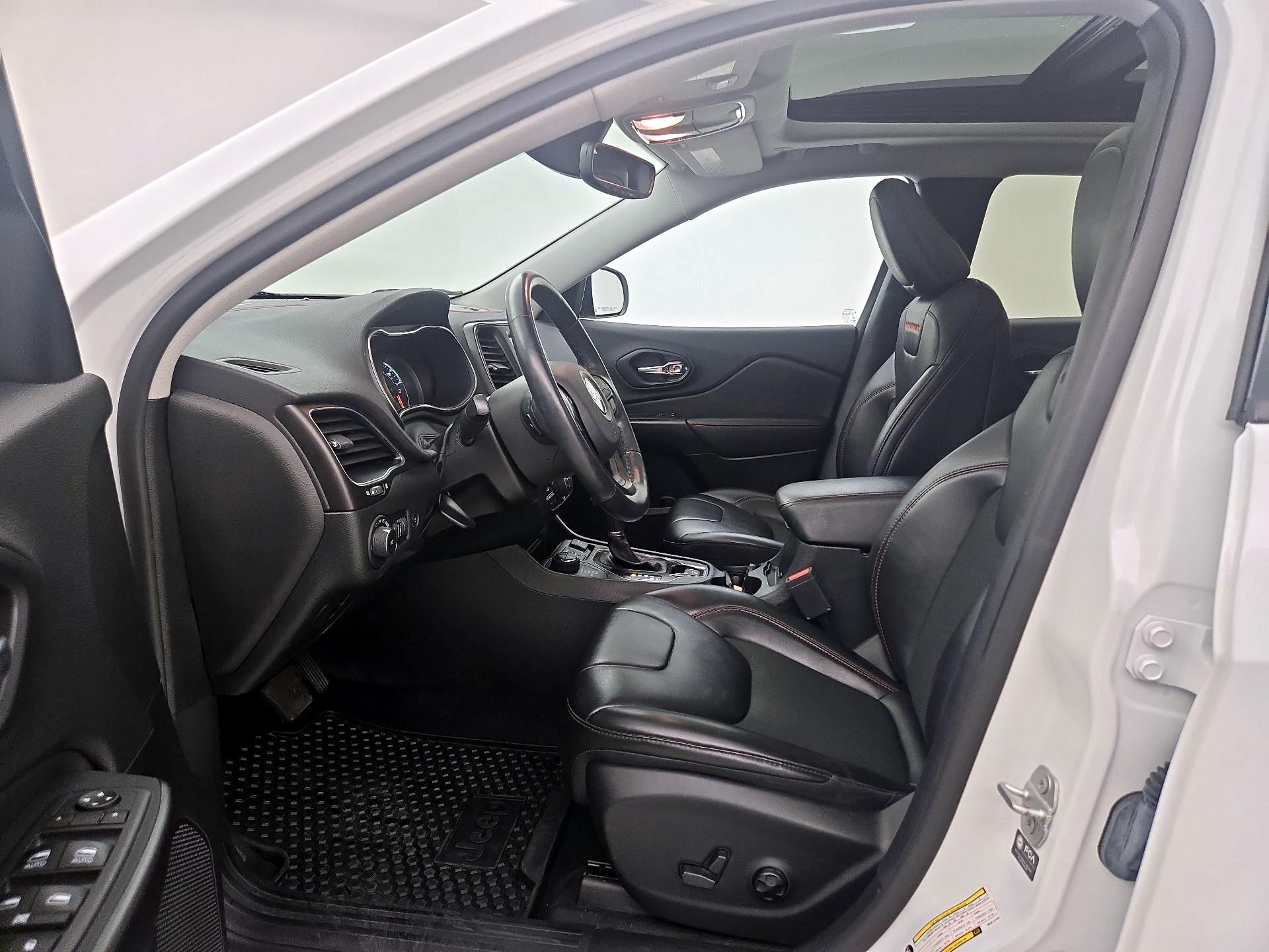 Thumbnail: 2021 Jeep Cherokee - 11