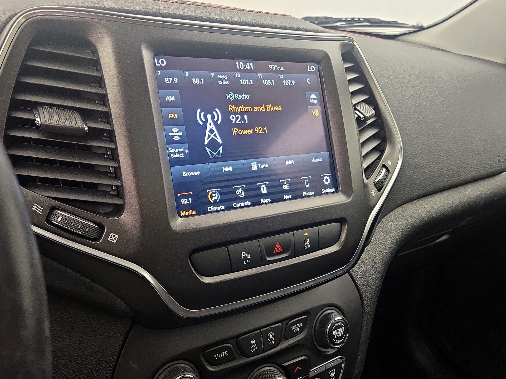 Thumbnail: 2021 Jeep Cherokee - 16