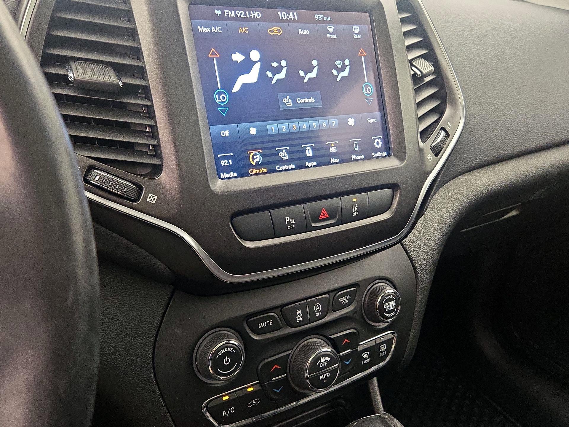 Thumbnail: 2021 Jeep Cherokee - 17