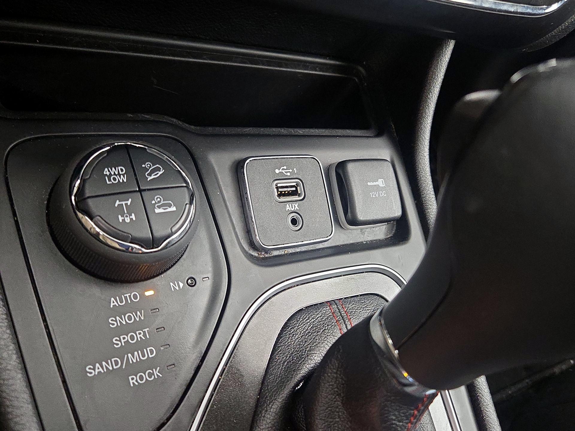 Thumbnail: 2021 Jeep Cherokee - 19