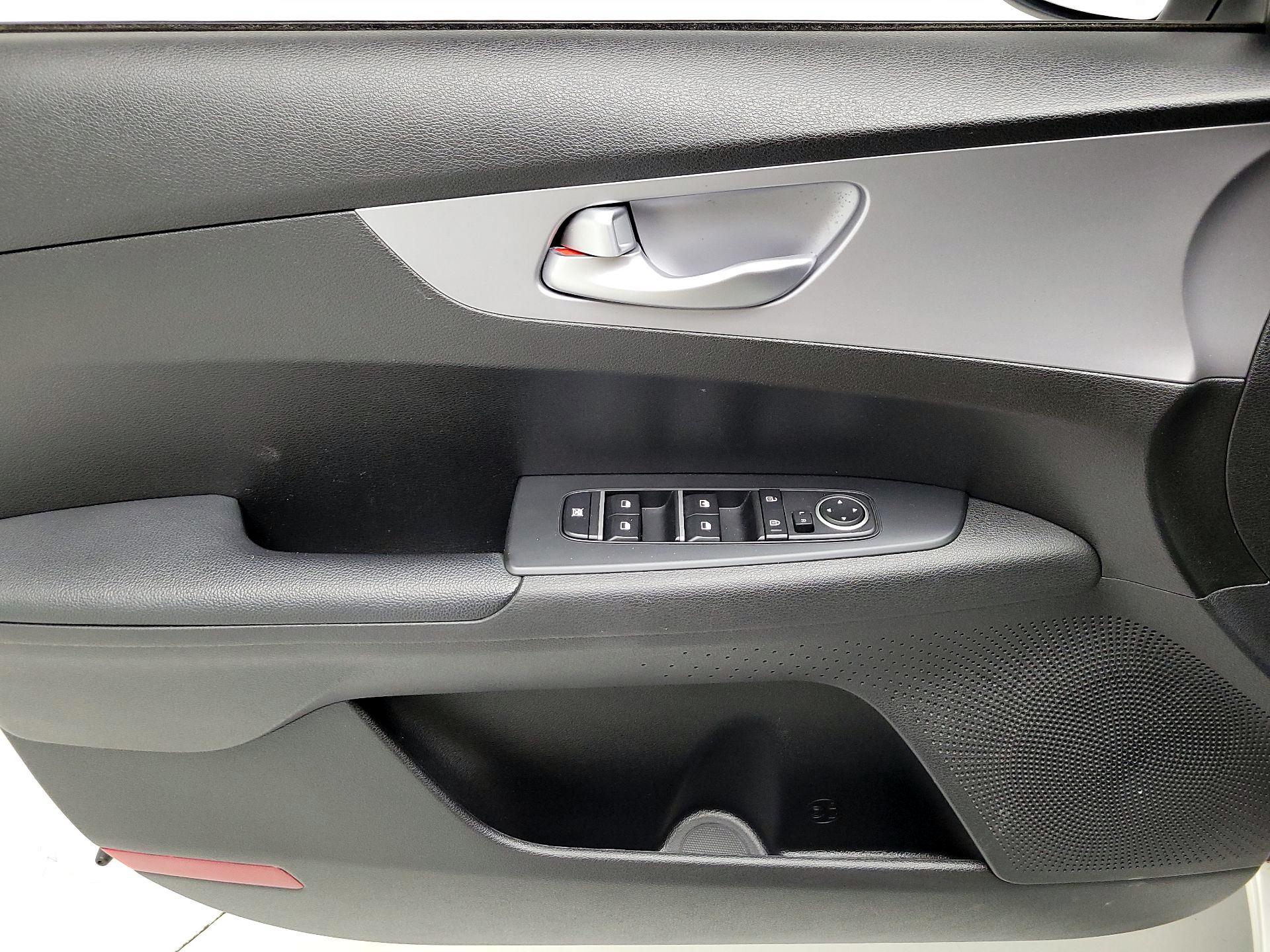 Thumbnail: 2023 Kia Forte - 12