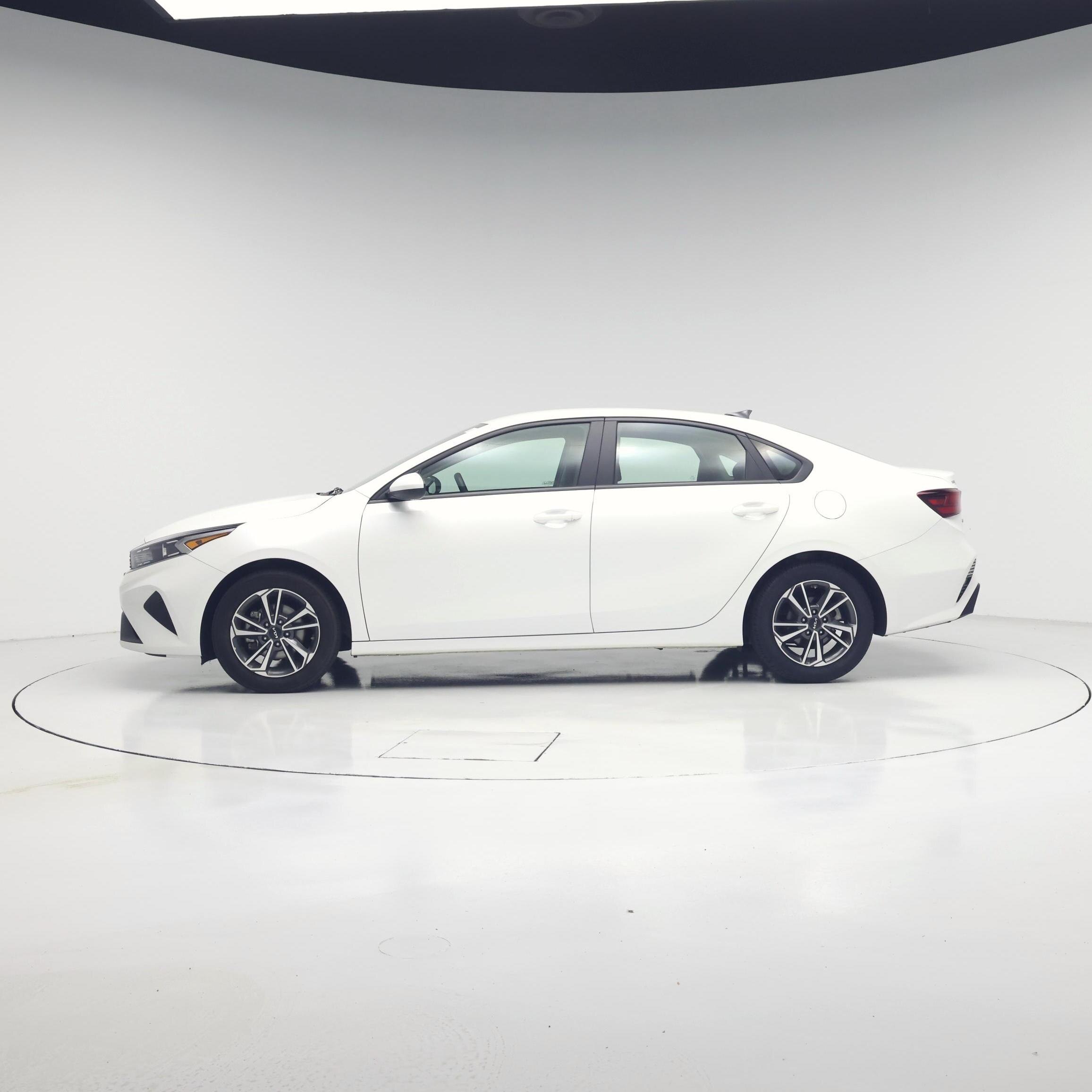 Thumbnail: 2023 Kia Forte - 3