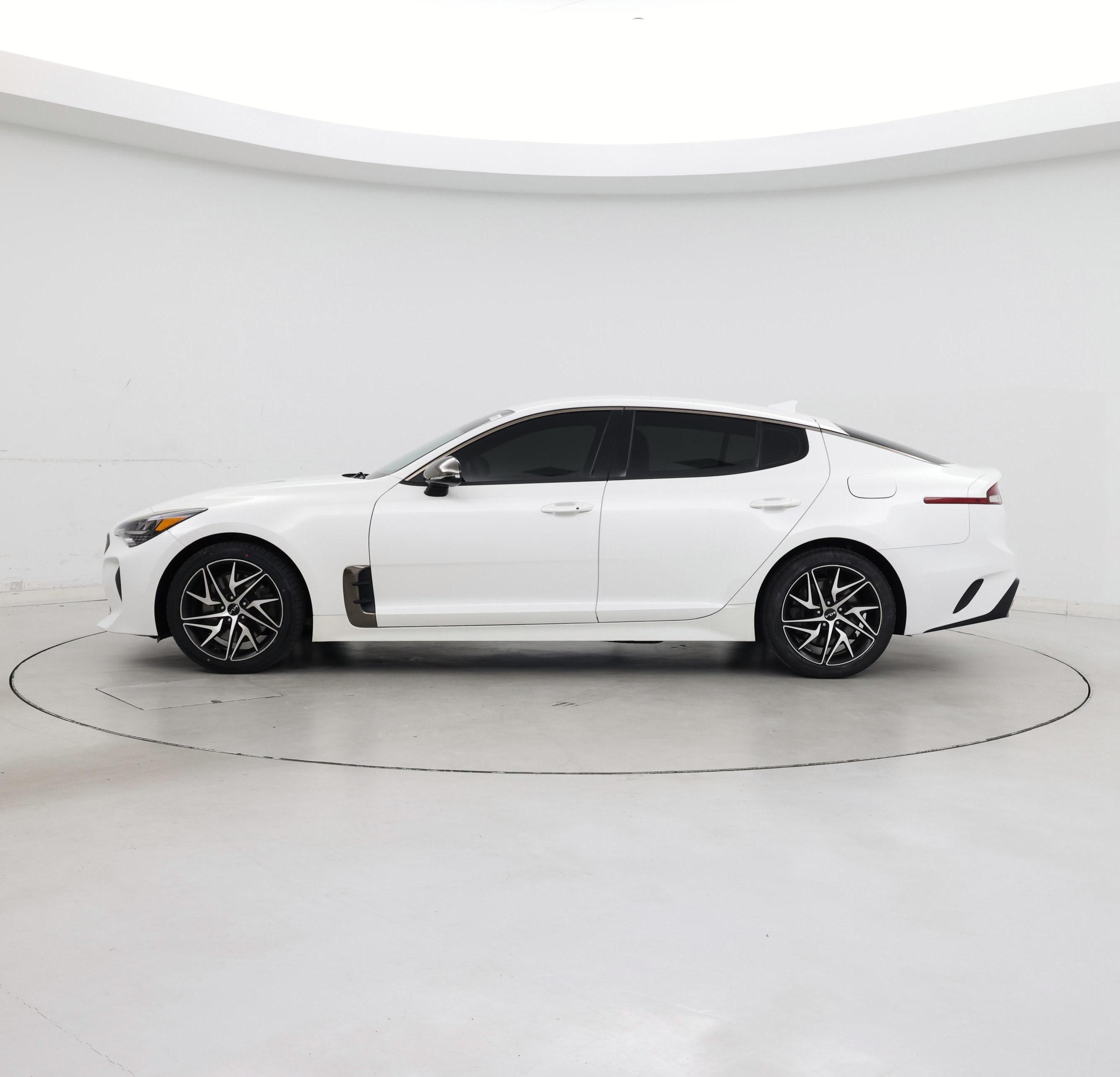 Thumbnail: 2022 Kia Stinger - 3