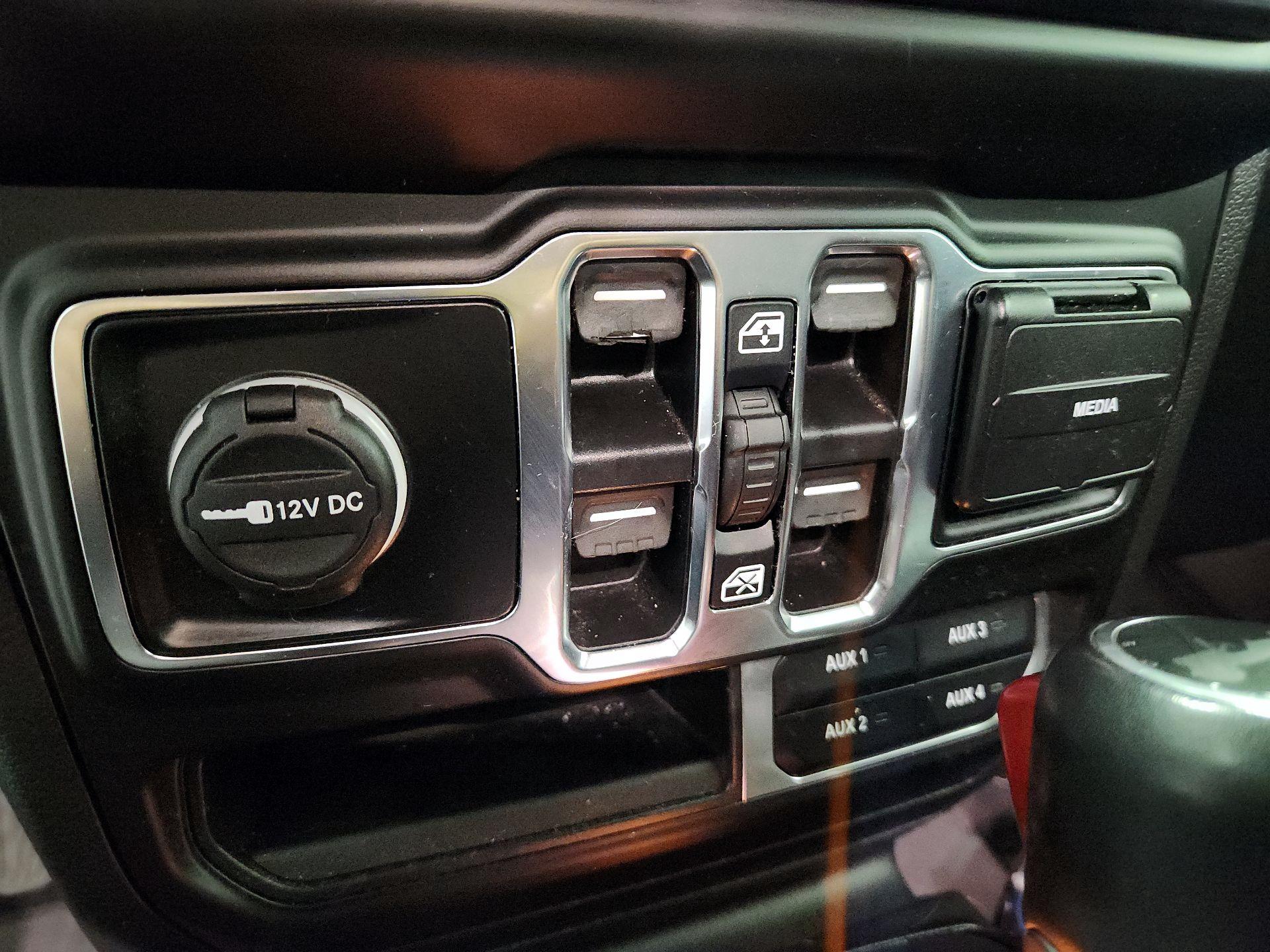 Thumbnail: 2022 Jeep Wrangler - 18