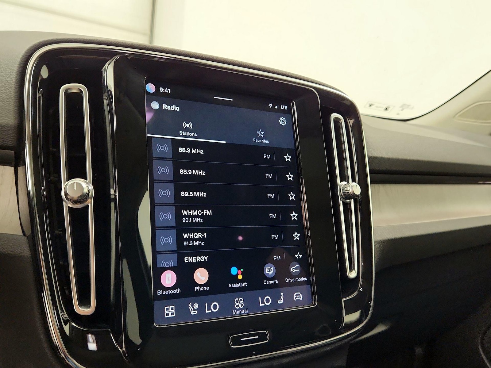 2023 Volvo XC40 Plus - Photo 14