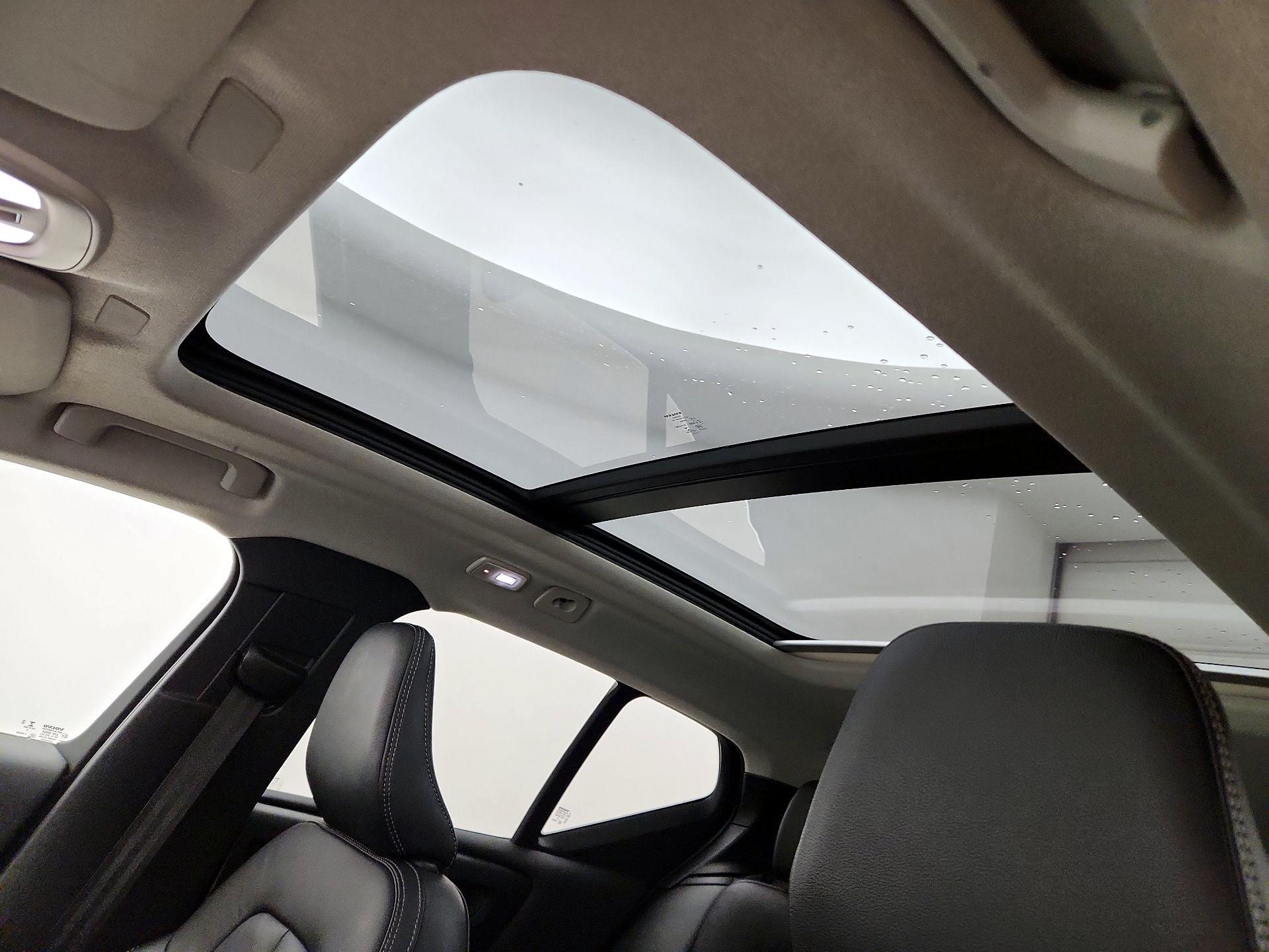 Thumbnail: 2023 Volvo XC40 - 17