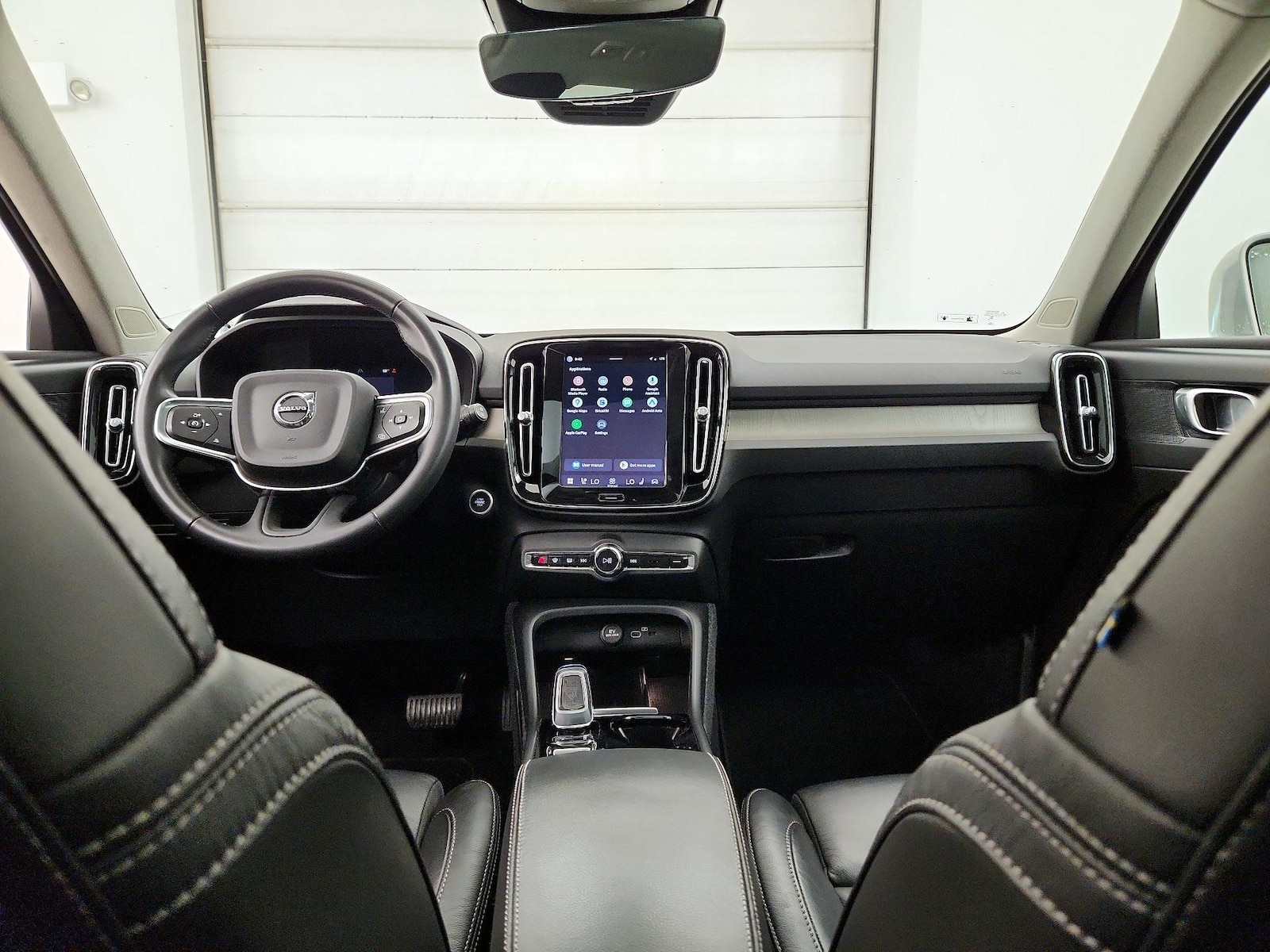 2023 Volvo XC40 Plus - Photo 8