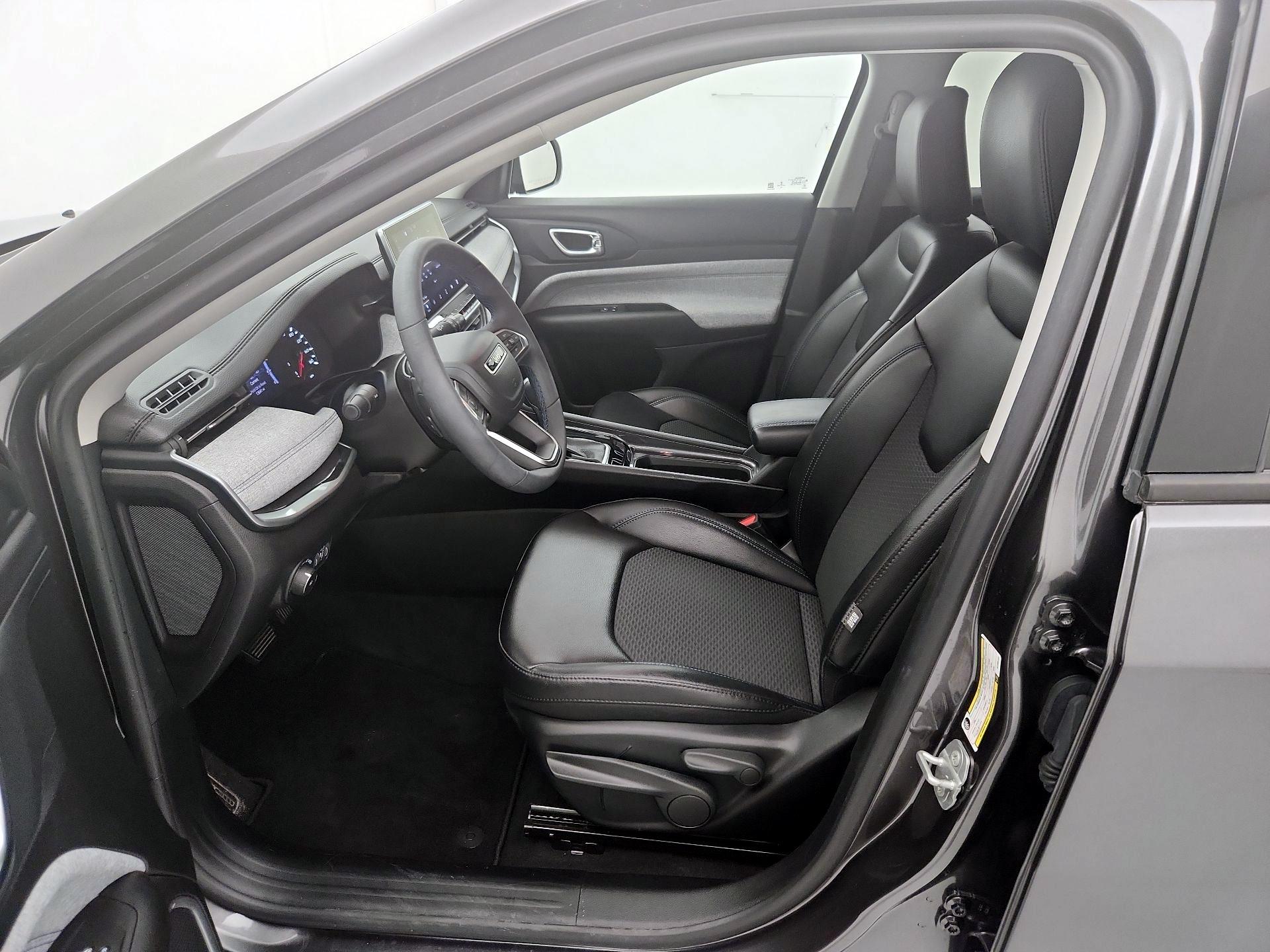 Thumbnail: 2022 Jeep Compass - 11