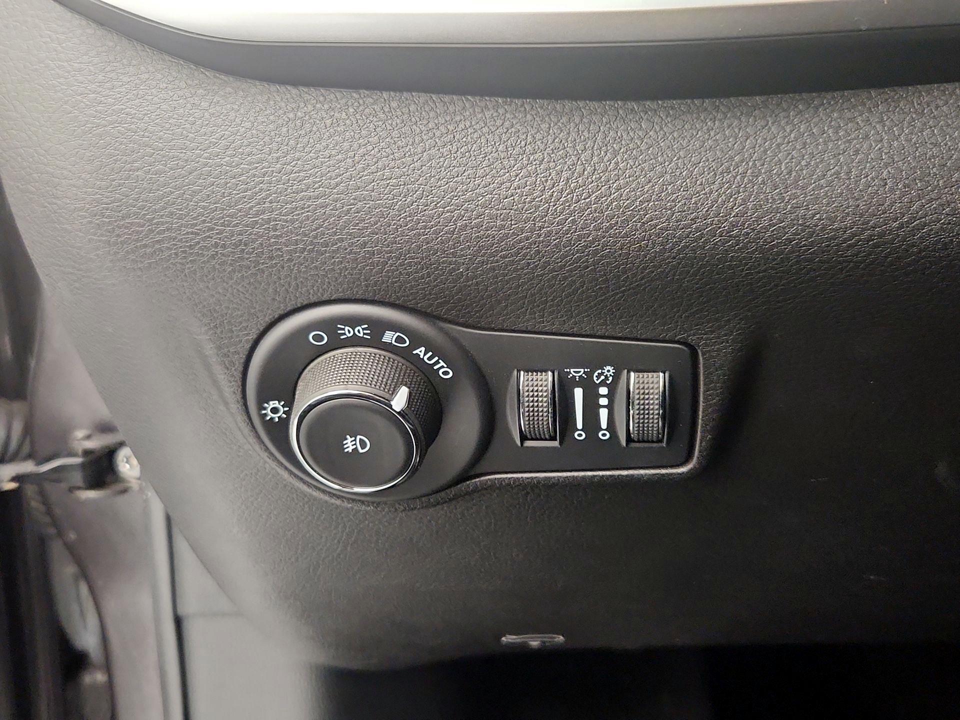 Thumbnail: 2022 Jeep Compass - 13