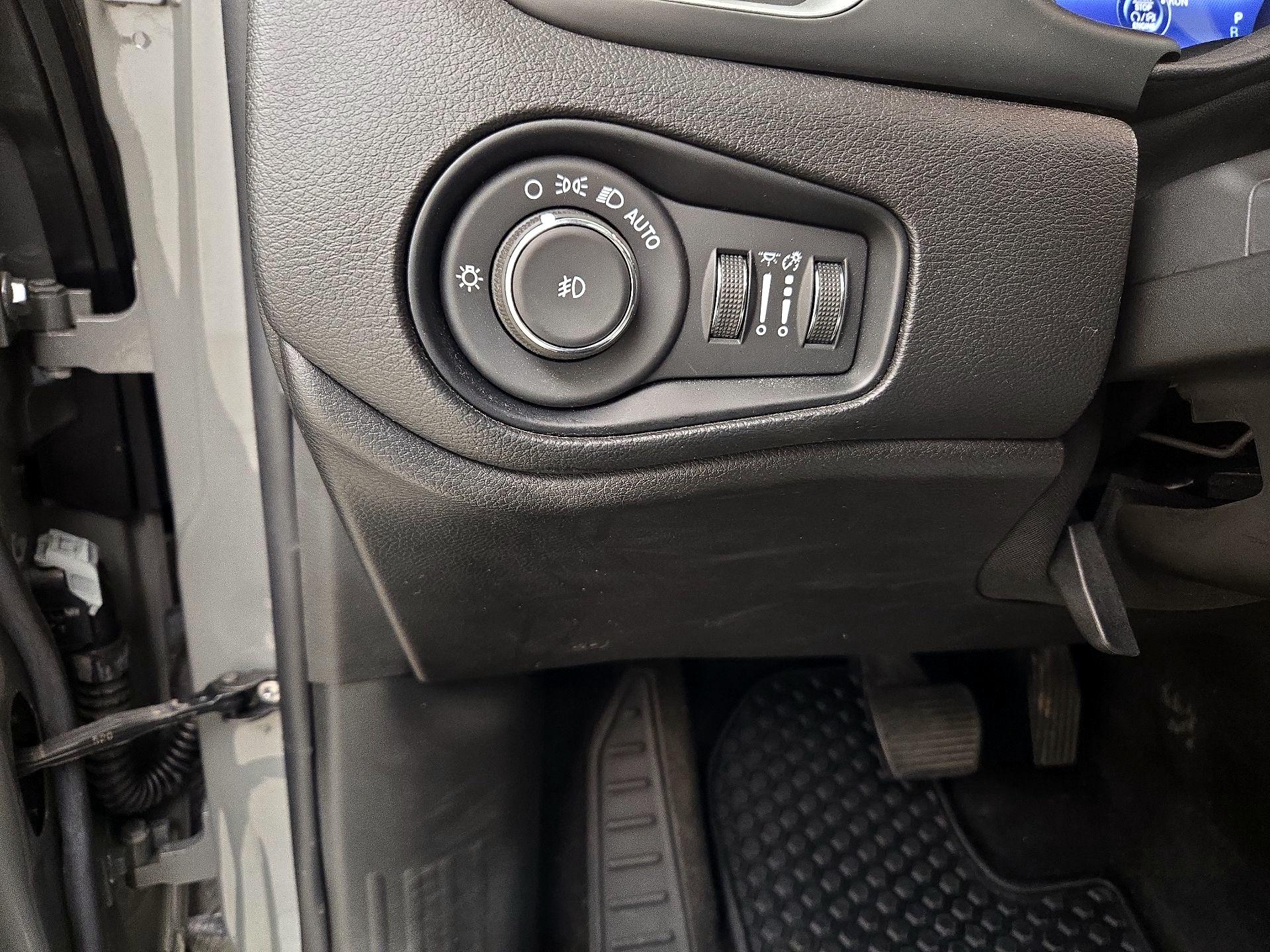 Thumbnail: 2021 Jeep Renegade - 13