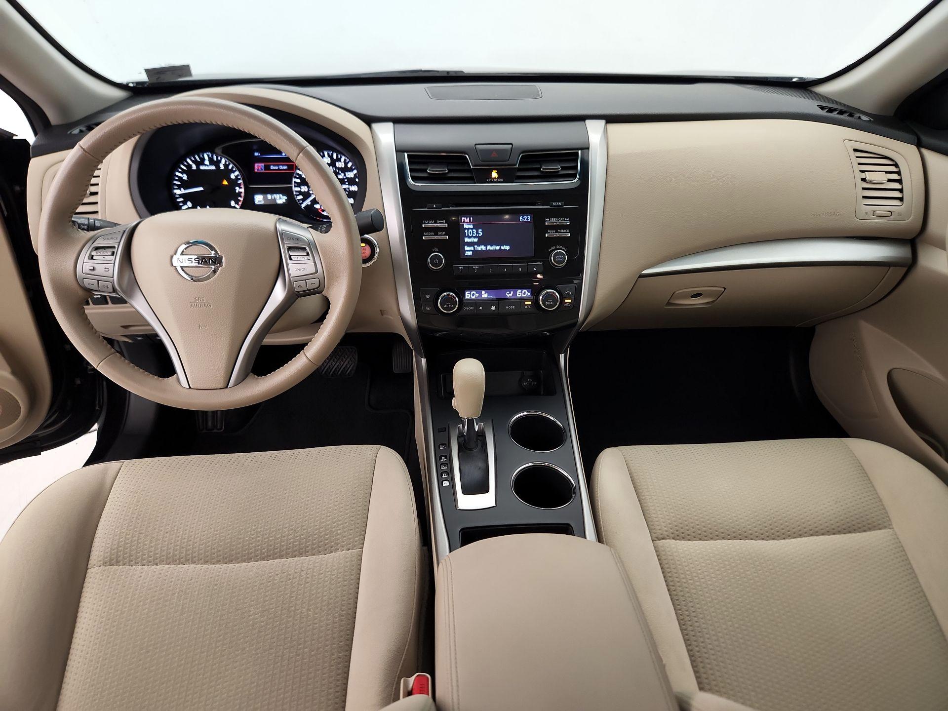 Thumbnail: 2015 Nissan Altima - 9