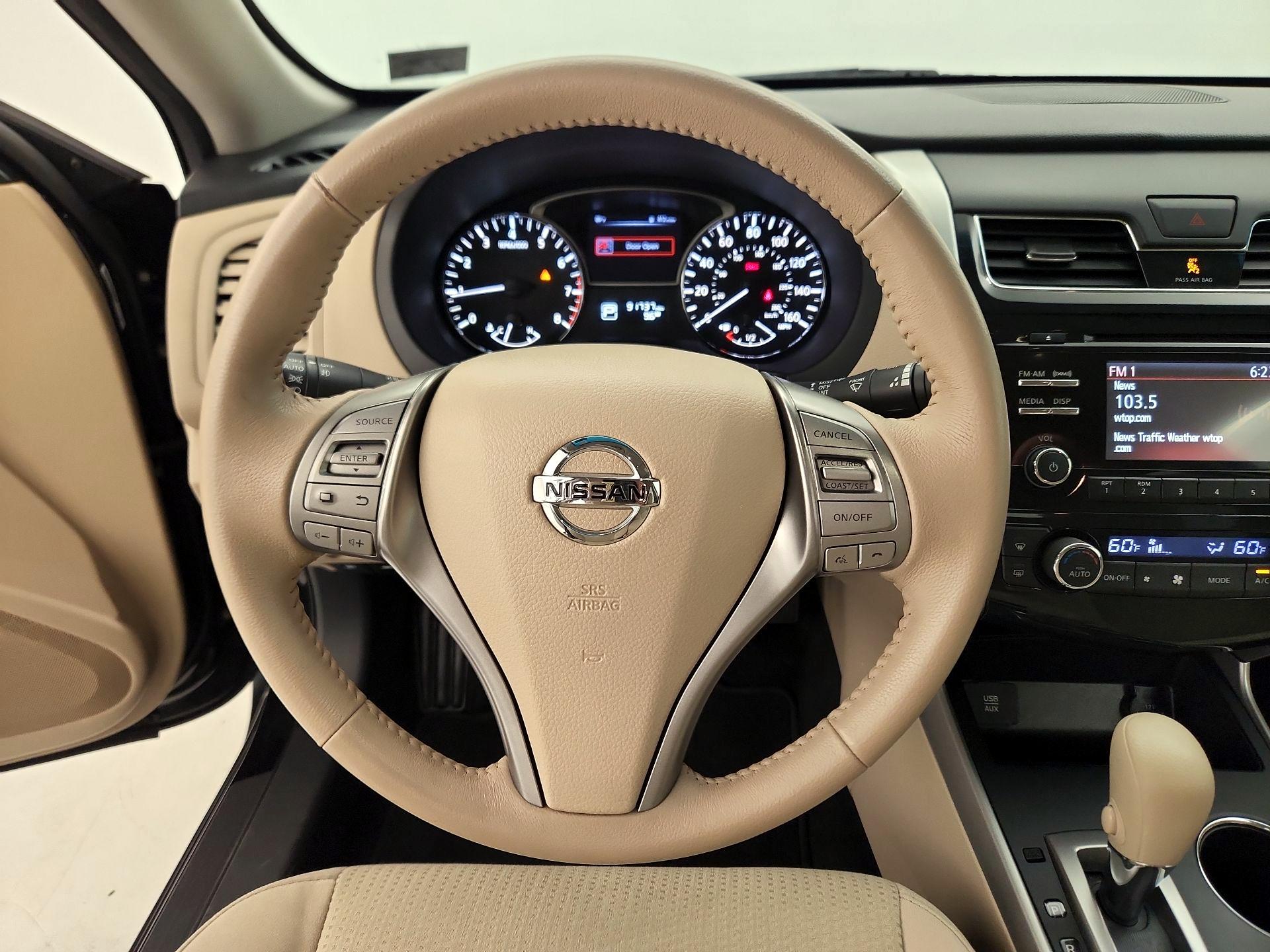 Thumbnail: 2015 Nissan Altima - 10