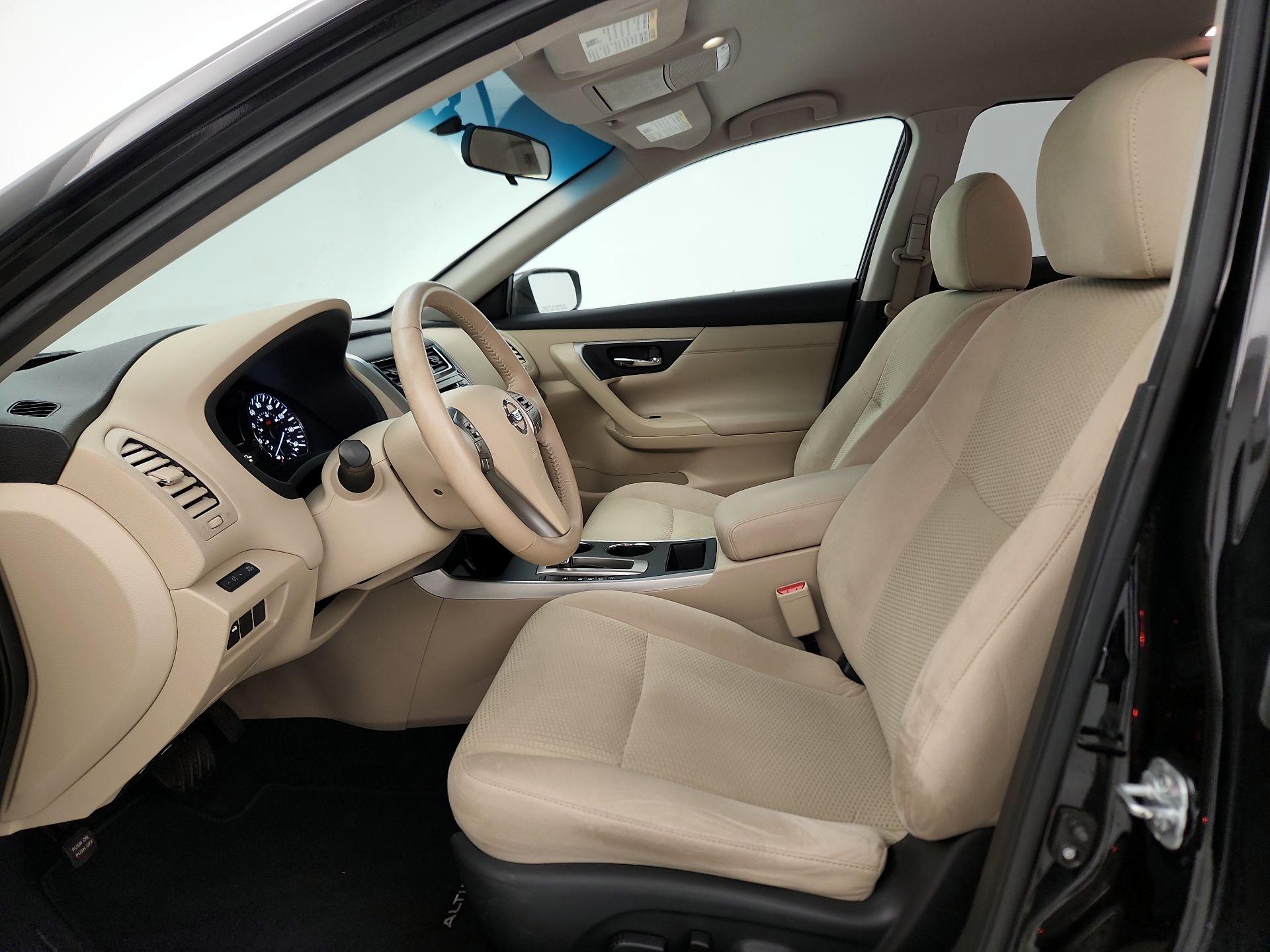 Thumbnail: 2015 Nissan Altima - 11