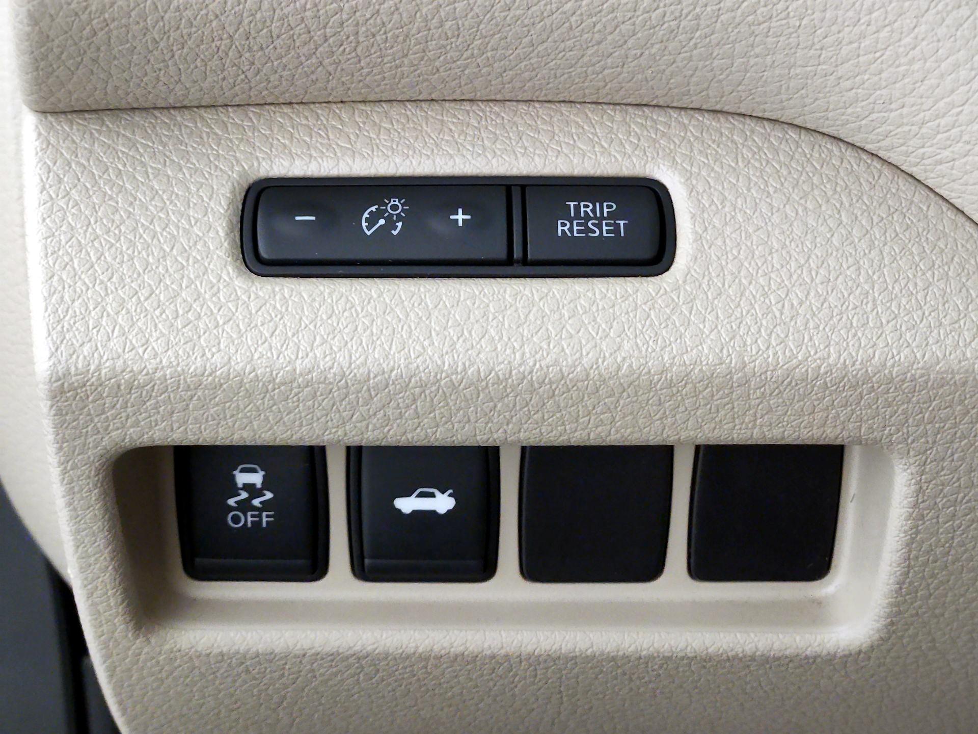 Thumbnail: 2015 Nissan Altima - 13