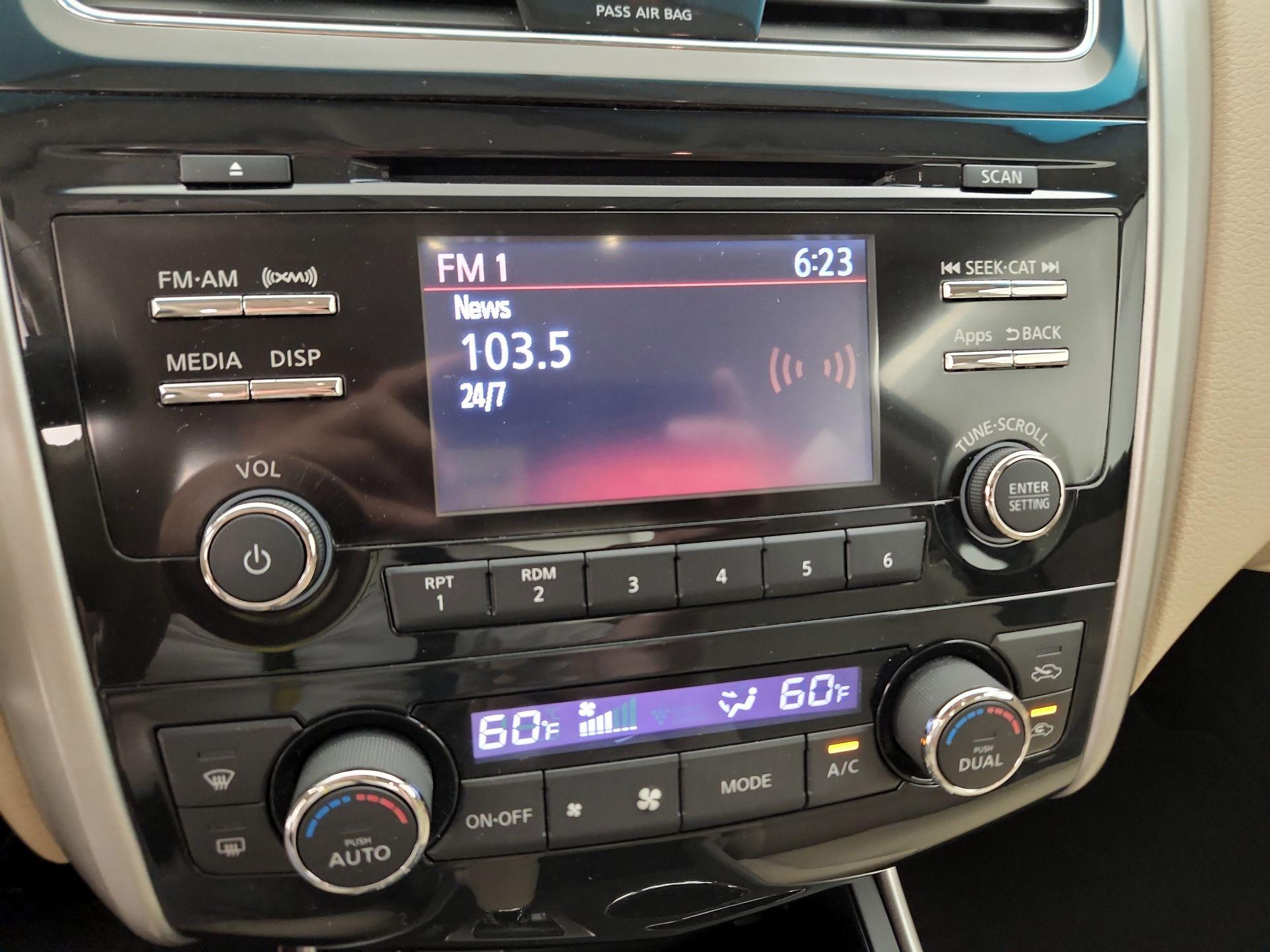 Thumbnail: 2015 Nissan Altima - 15