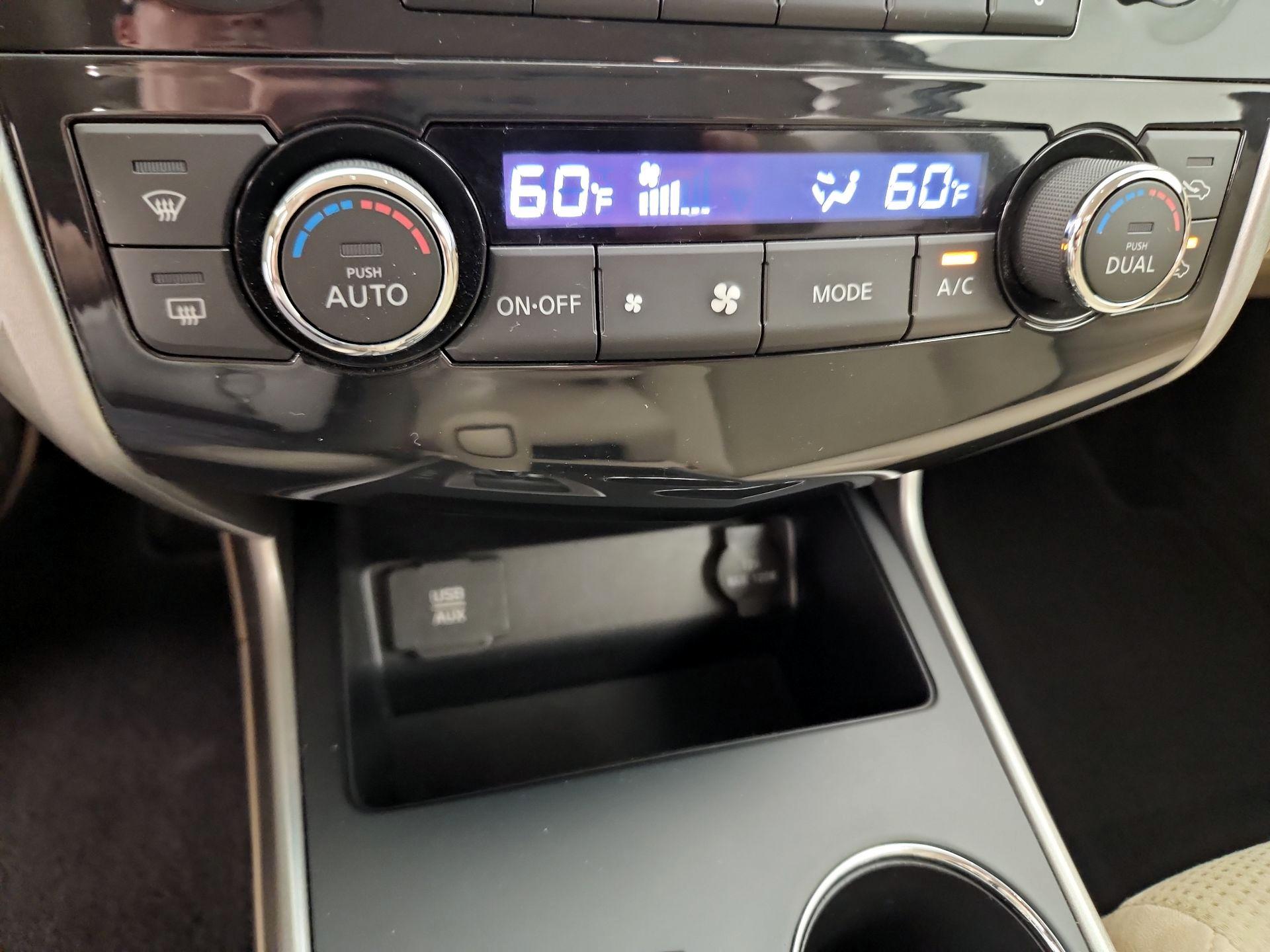 Thumbnail: 2015 Nissan Altima - 16