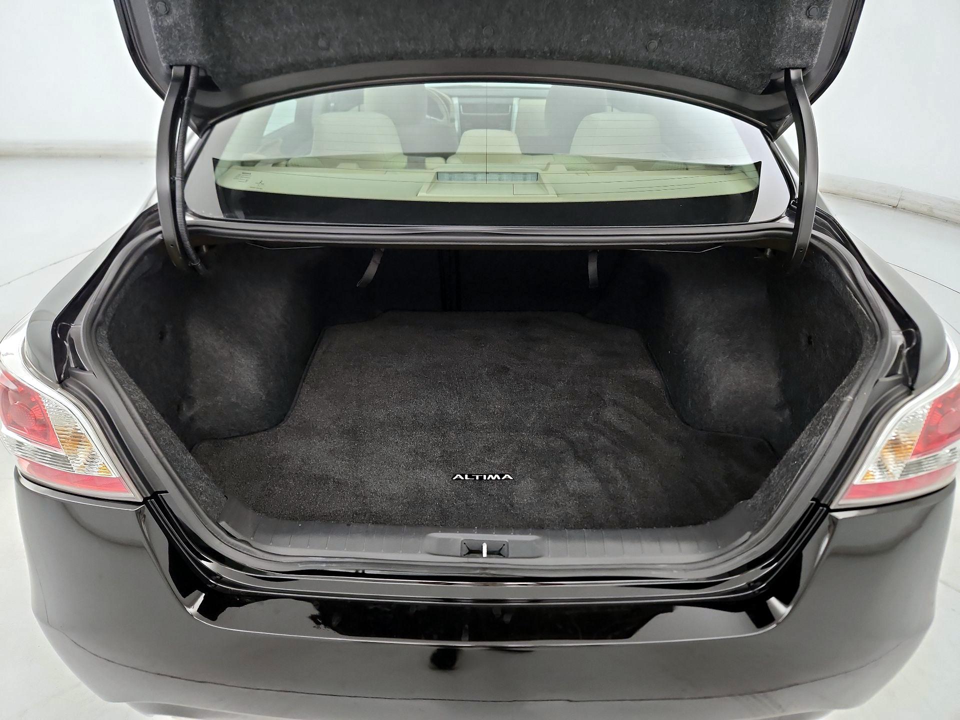 Thumbnail: 2015 Nissan Altima - 20
