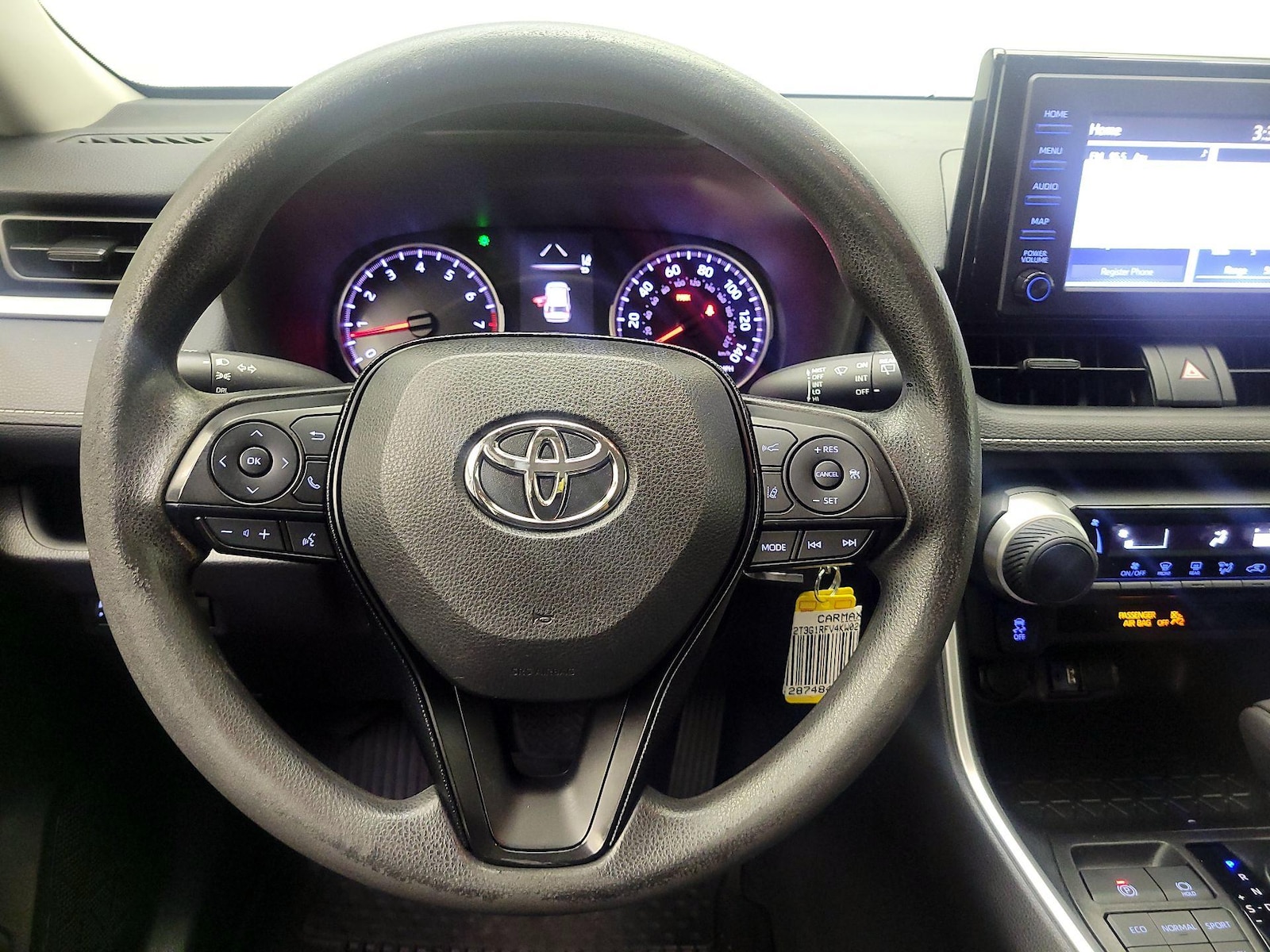 2019 Toyota RAV4 LE - Photo 9