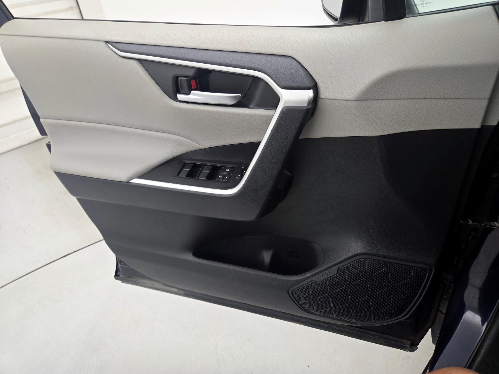 Thumbnail: 2021 Toyota RAV4 - 12