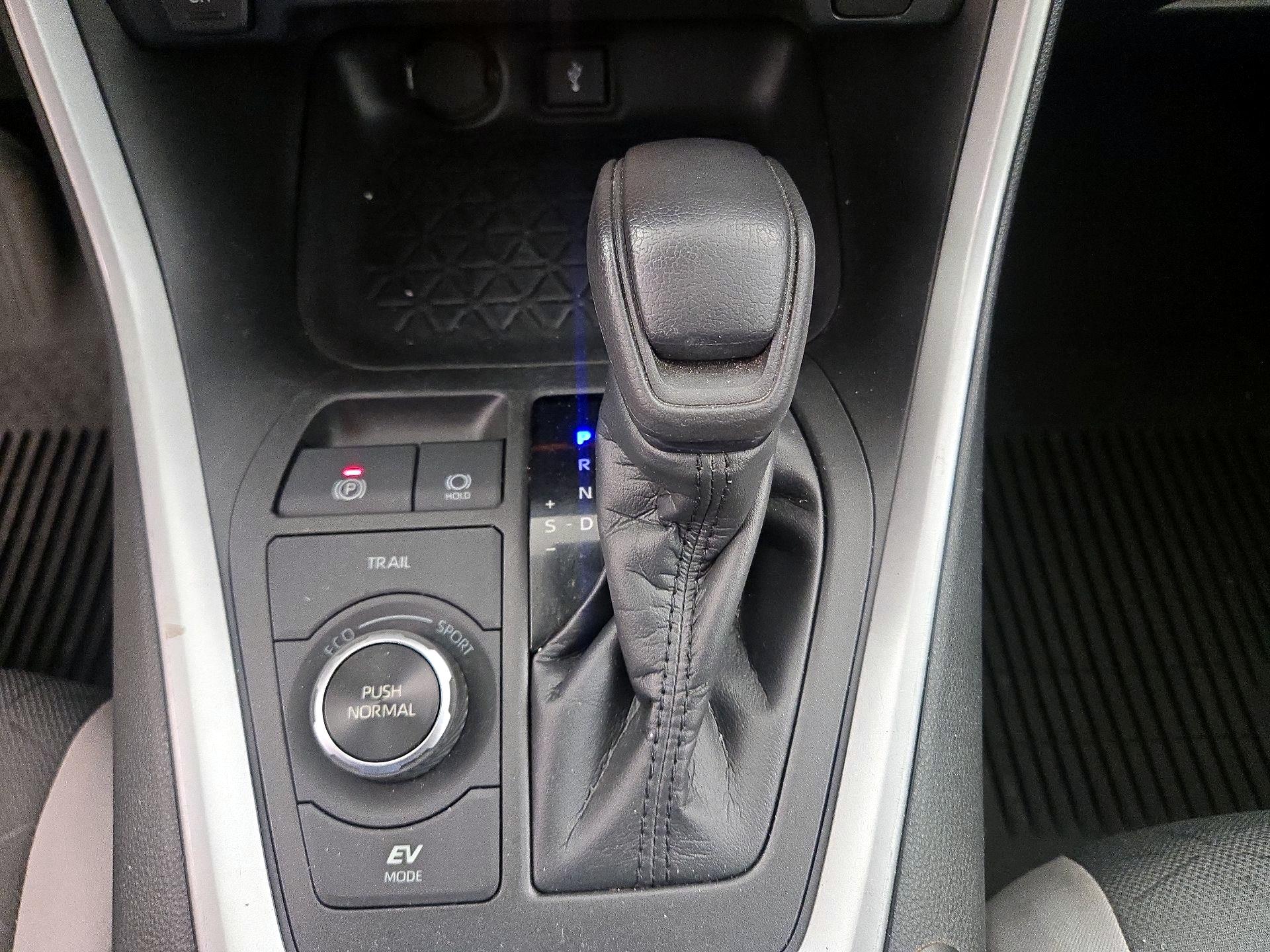 Thumbnail: 2021 Toyota RAV4 - 17