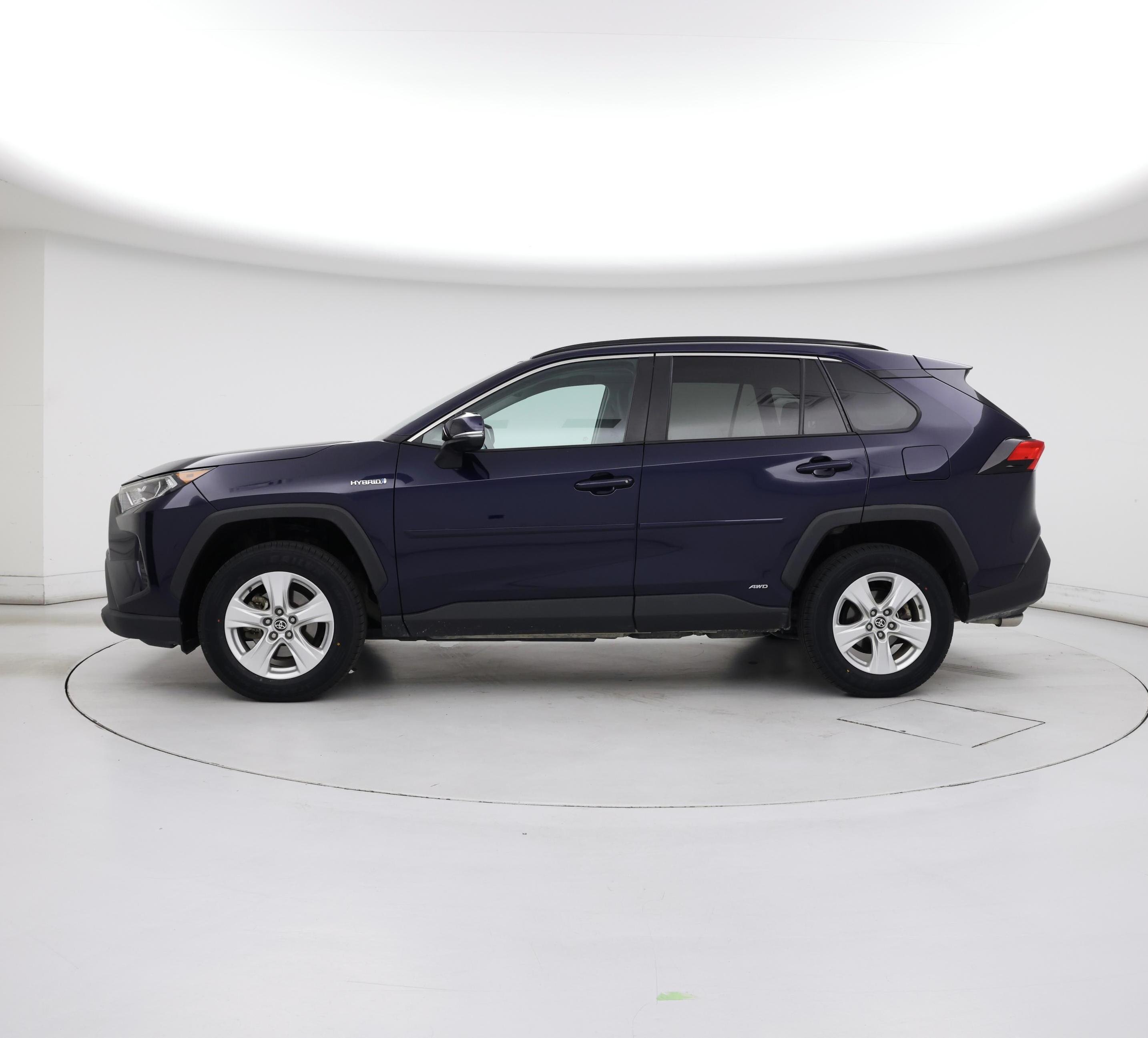 Thumbnail: 2021 Toyota RAV4 - 3