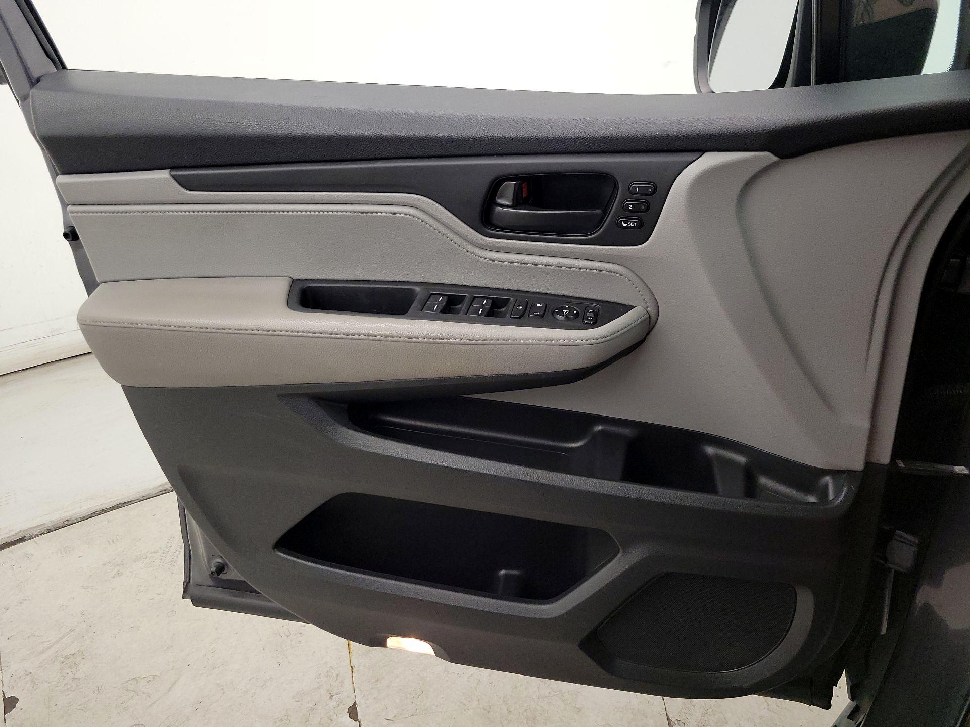 Thumbnail: 2019 Honda Odyssey - 12