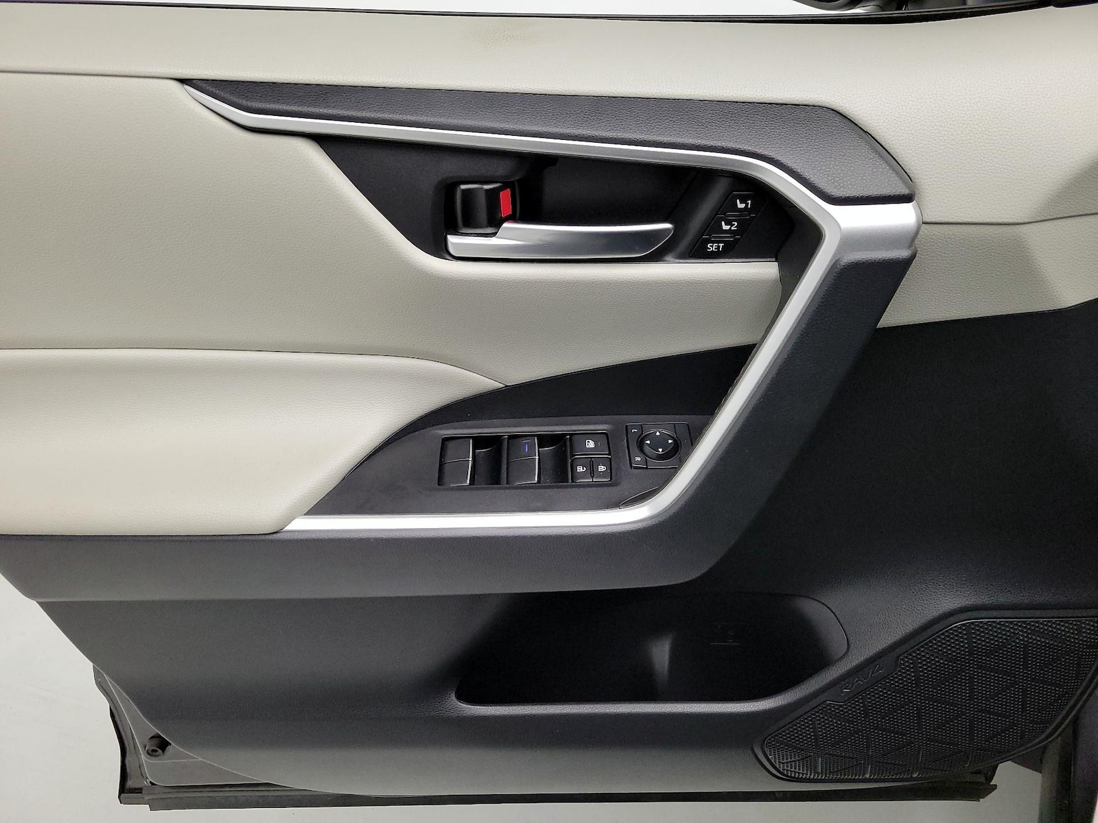 2021 Toyota RAV4 XLE Premium - Photo 13