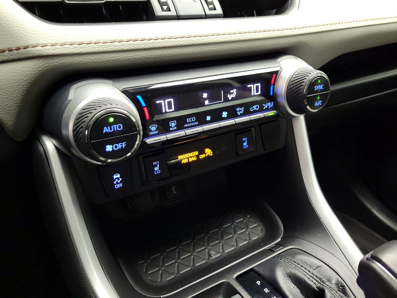 2021 Toyota RAV4 XLE Premium - Photo 16