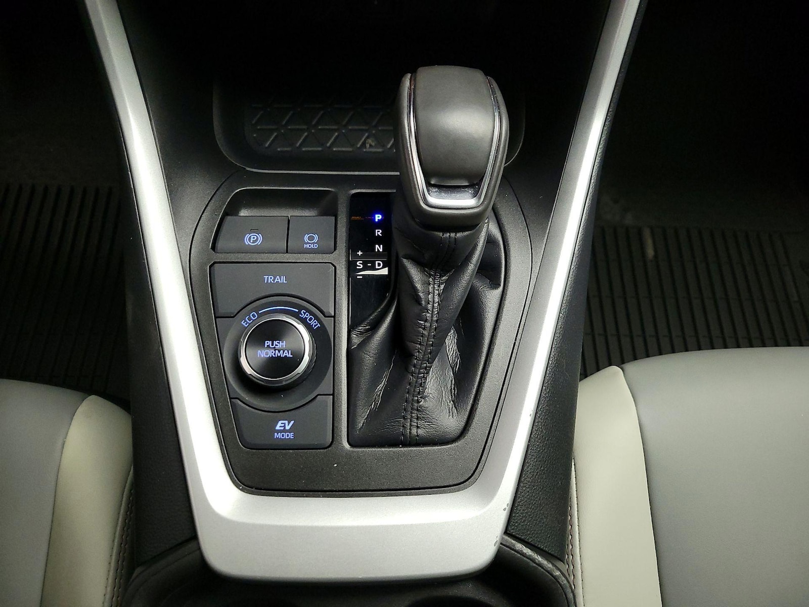 2021 Toyota RAV4 XLE Premium - Photo 17