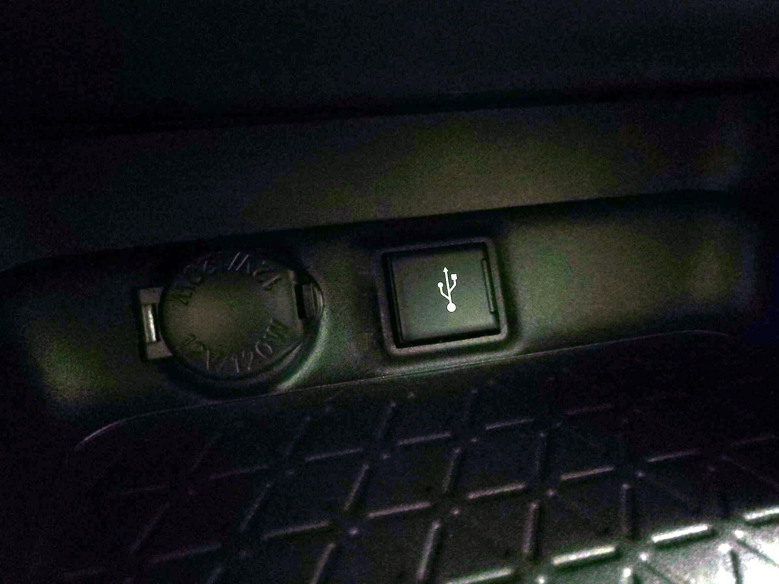 2021 Toyota RAV4 XLE Premium - Photo 18