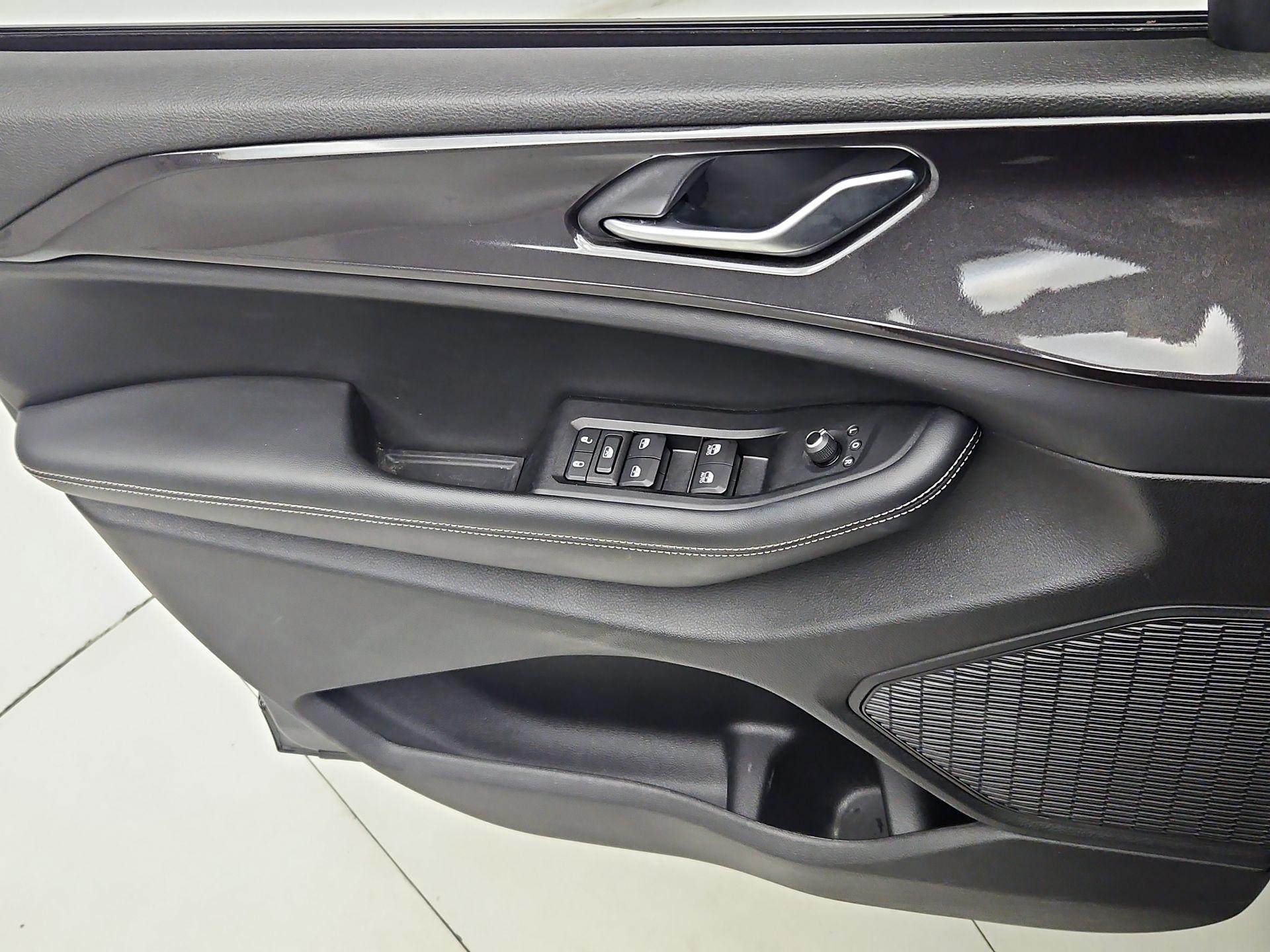 Thumbnail: 2023 Jeep Grand Cherokee - 12