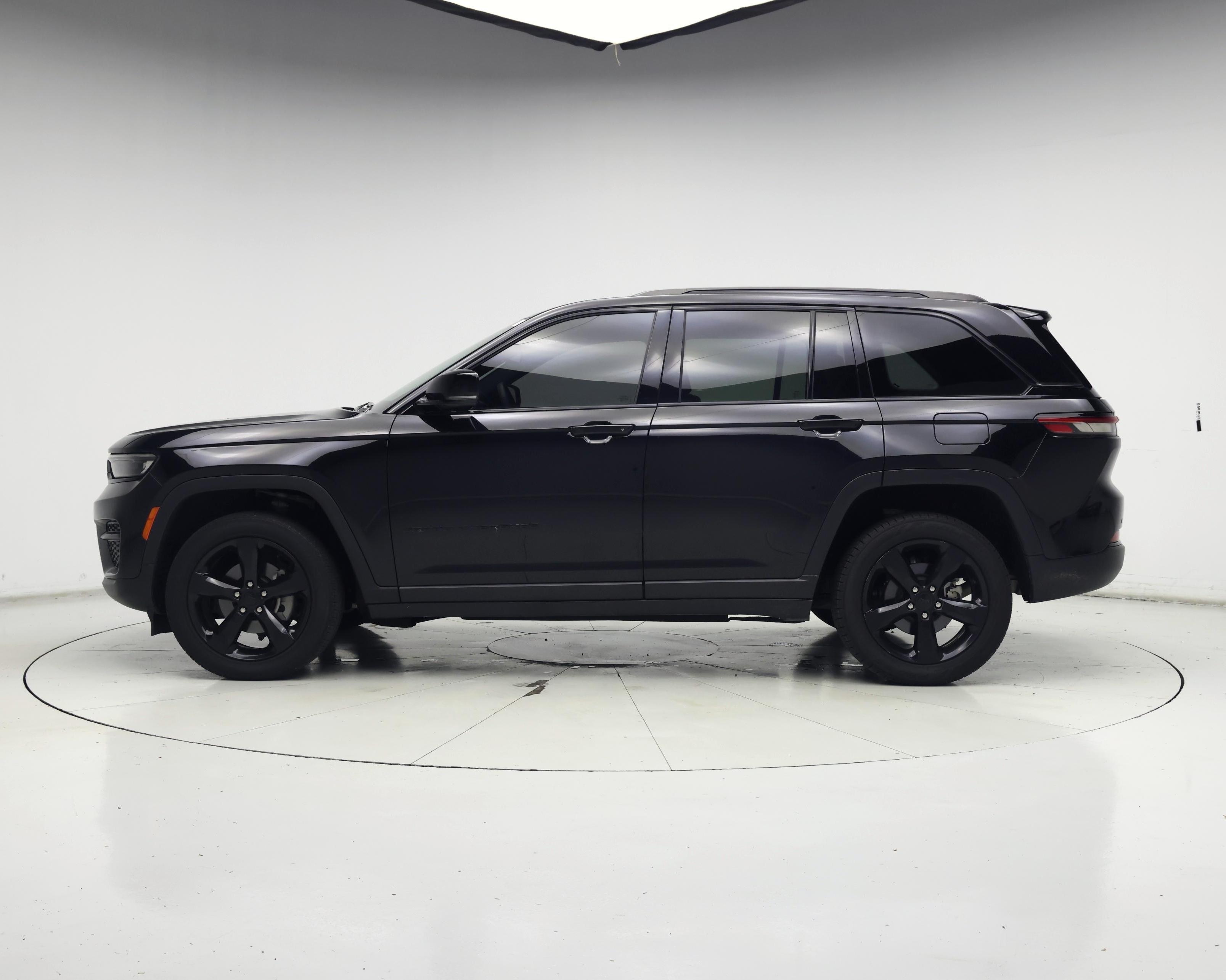 Thumbnail: 2023 Jeep Grand Cherokee - 3