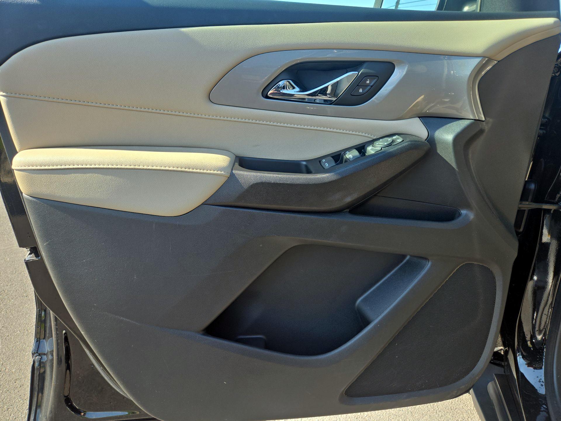 Thumbnail: 2023 Chevrolet Traverse - 10