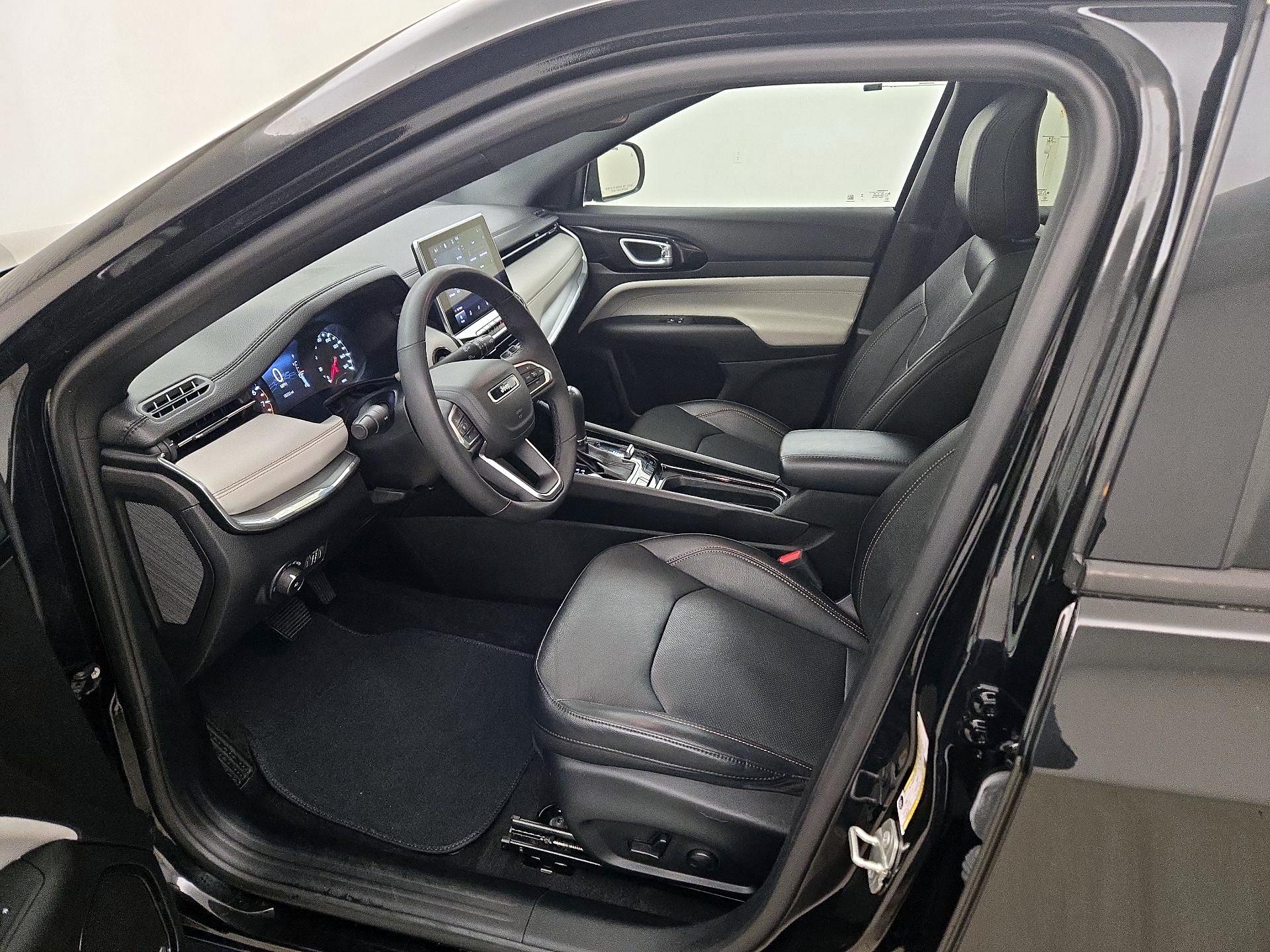 Thumbnail: 2023 Jeep Compass - 11