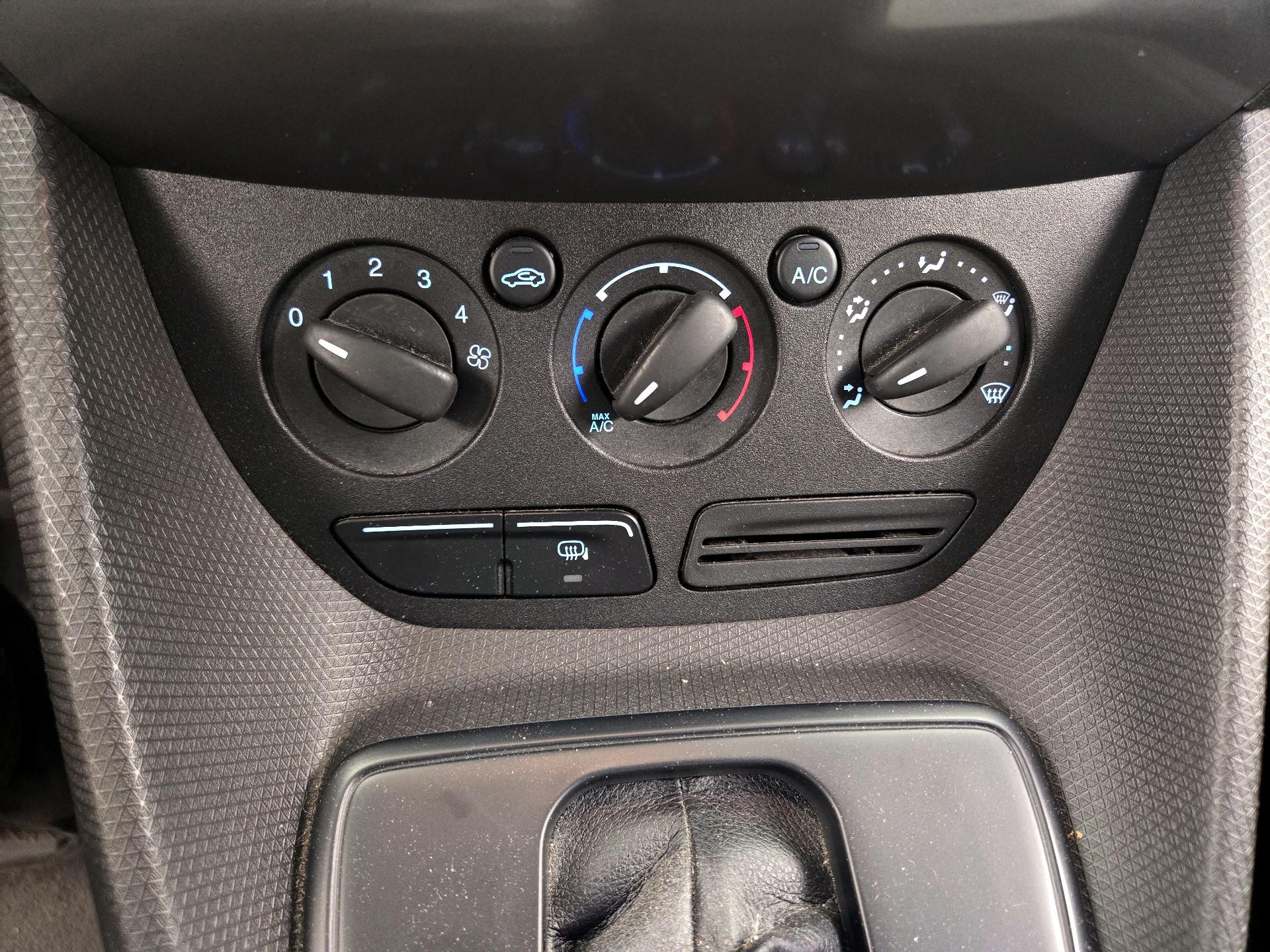 Thumbnail: 2014 Ford Transit Series - 15
