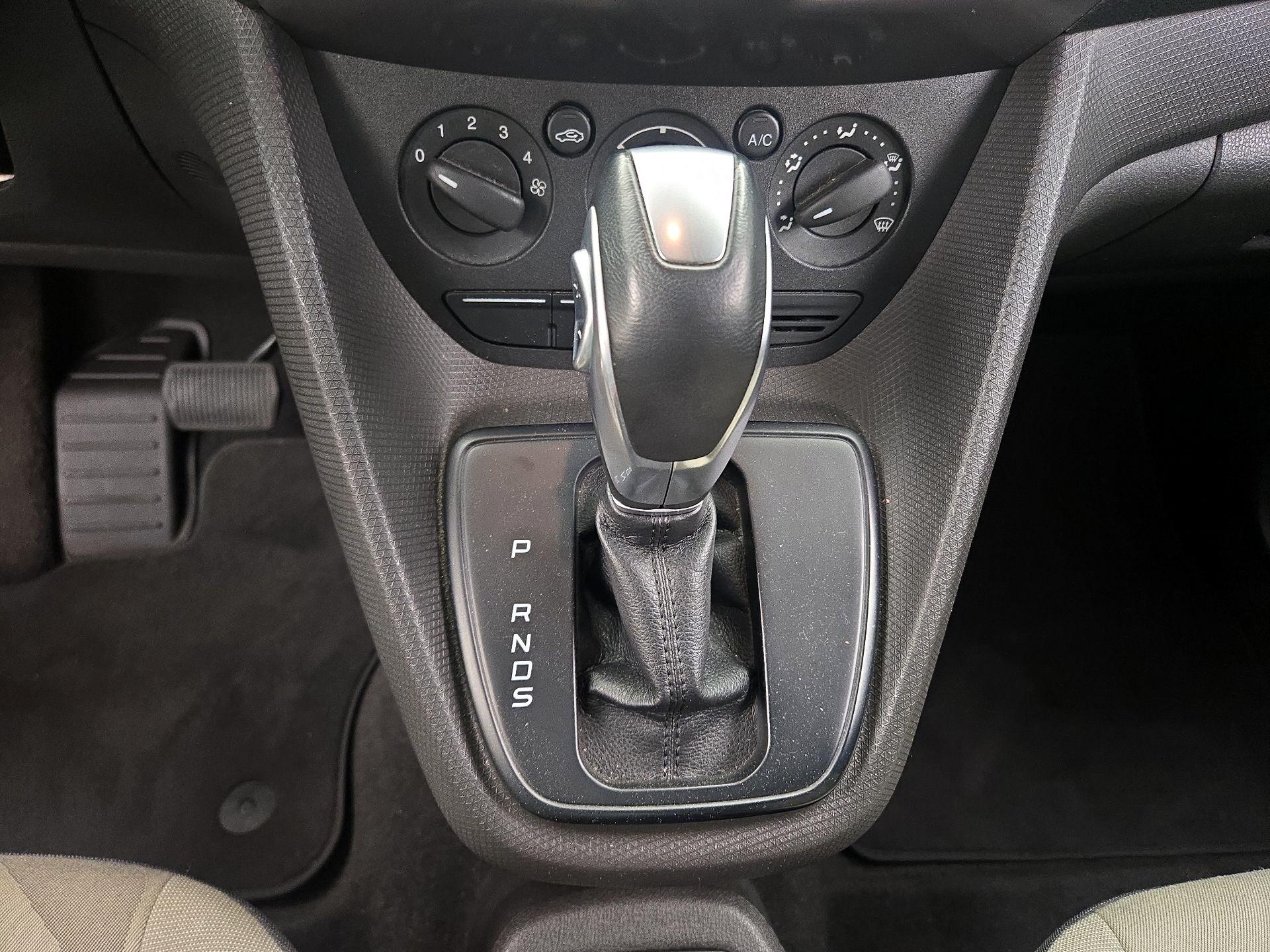 Thumbnail: 2014 Ford Transit Series - 16