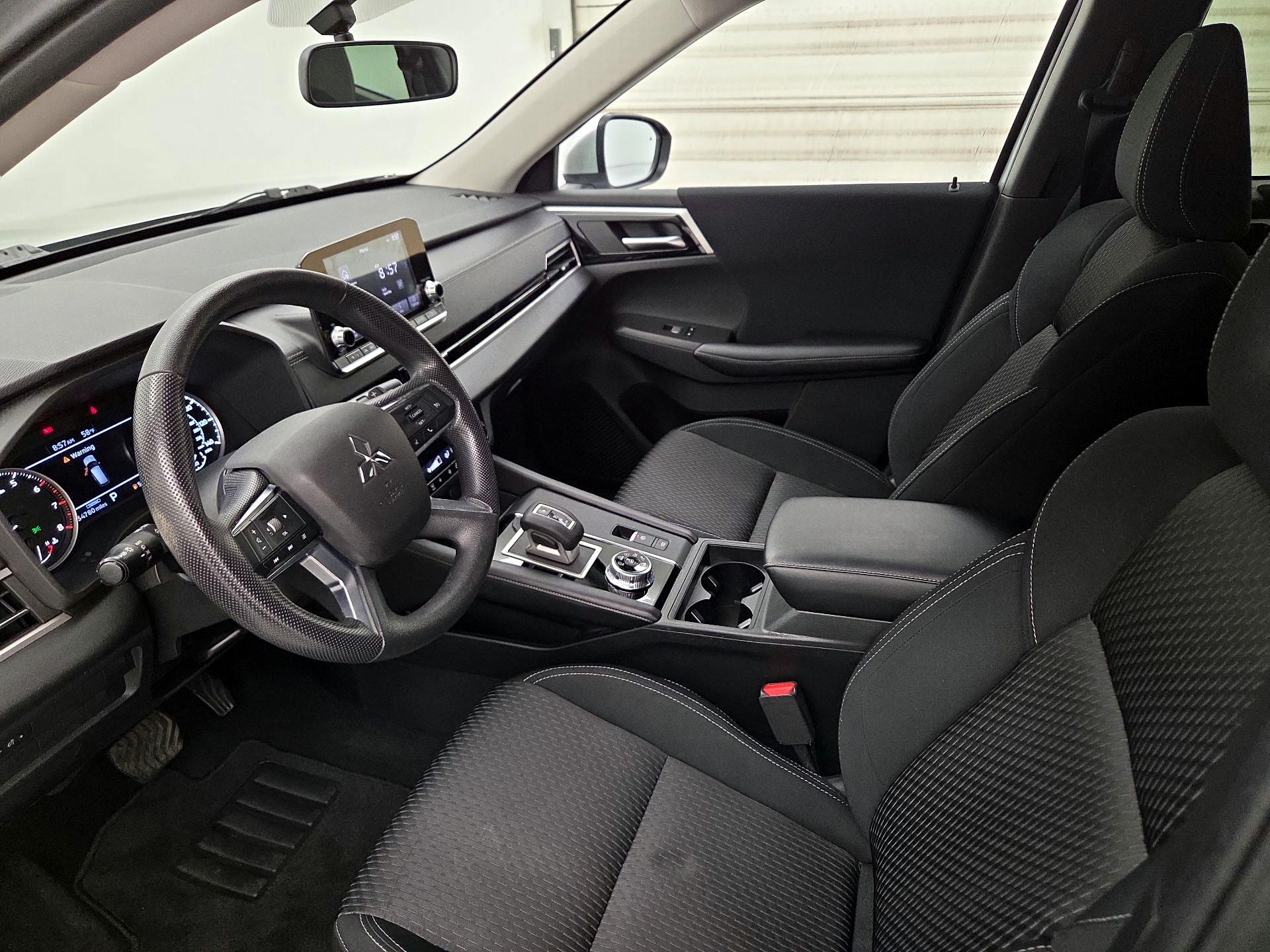 Thumbnail: 2022 Mitsubishi Outlander - 9