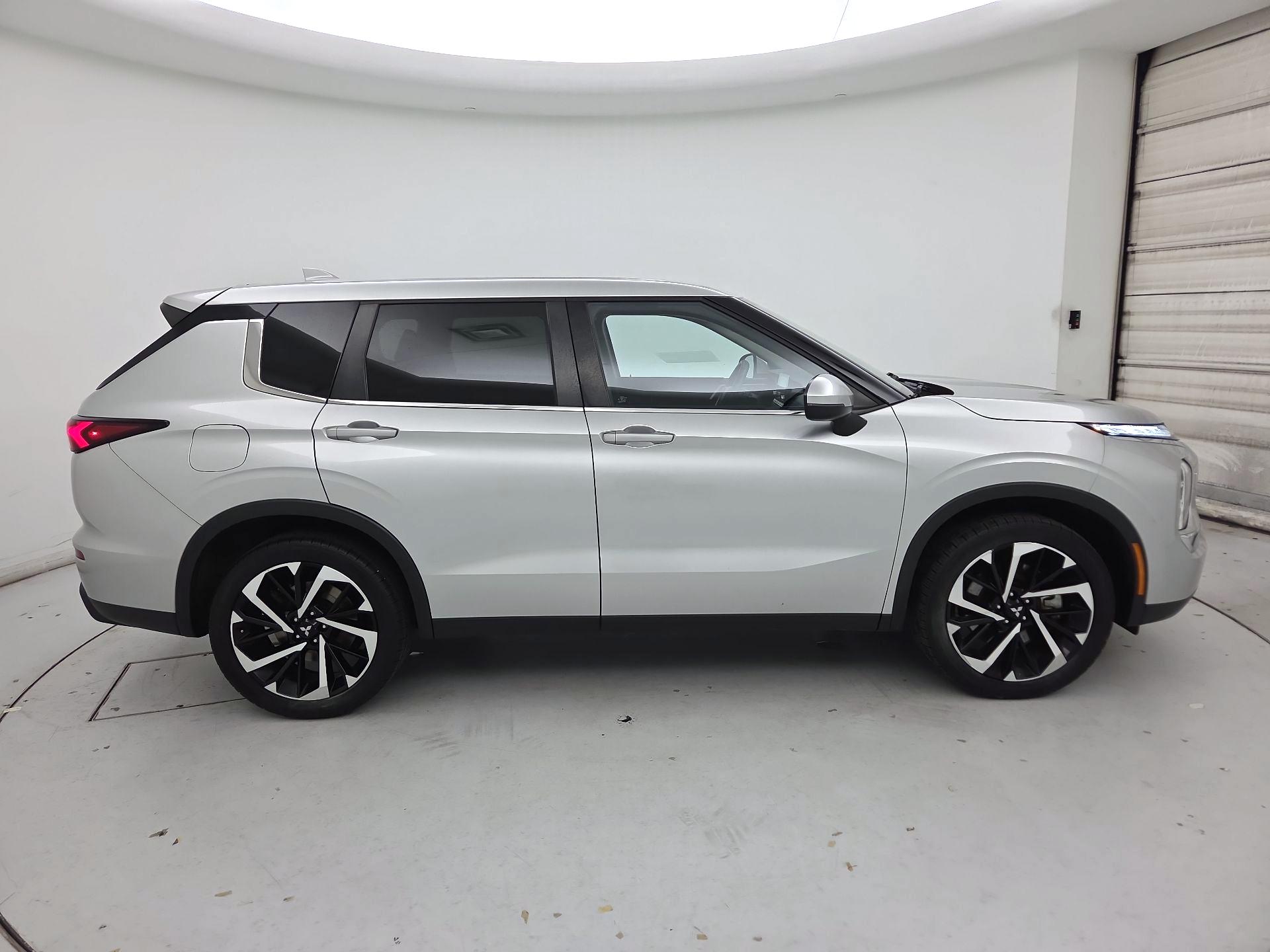Thumbnail: 2022 Mitsubishi Outlander - 4