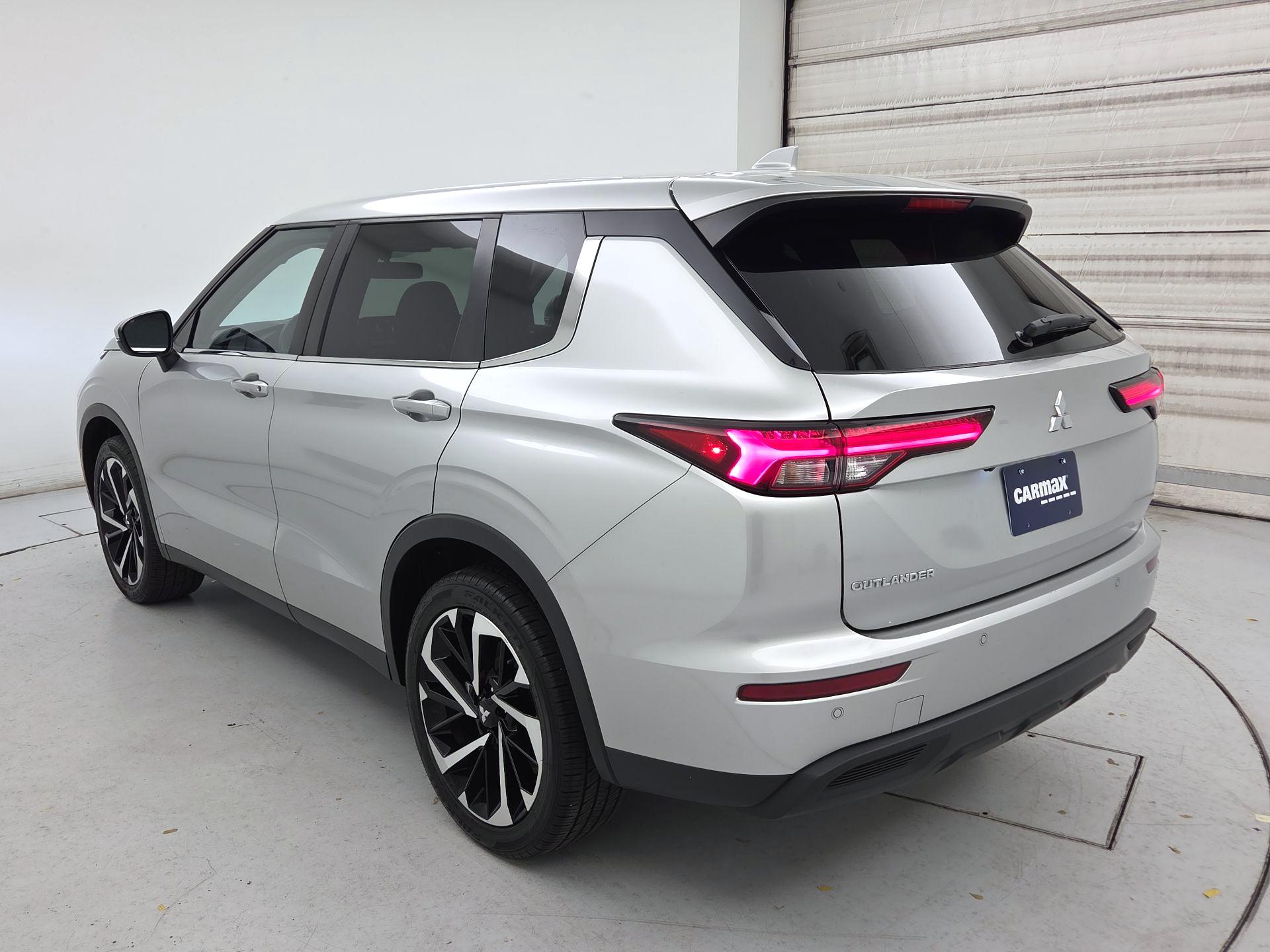 Thumbnail: 2022 Mitsubishi Outlander - 7